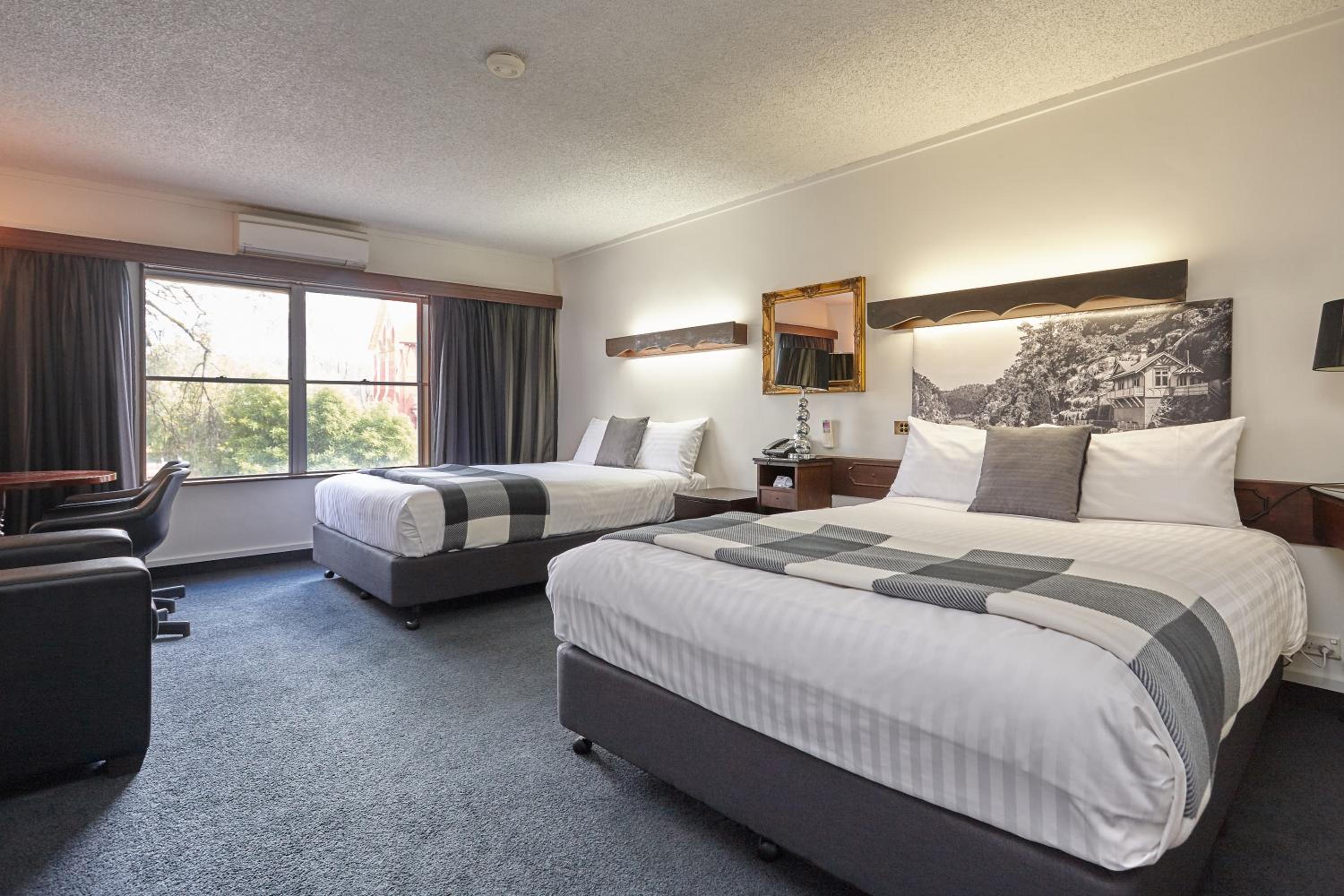 Executive Queen Room - Non-Smoking