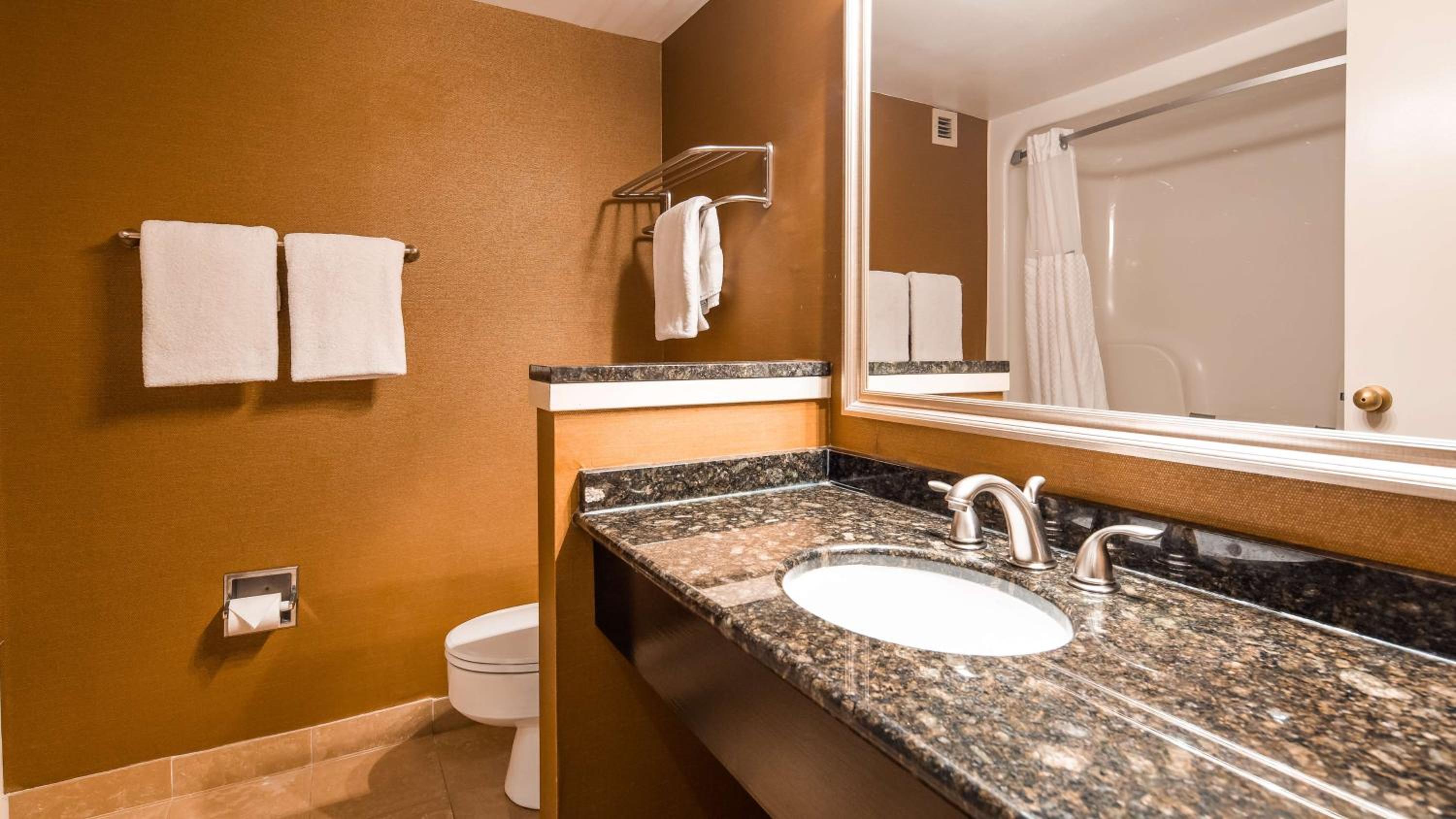 King Room - Non-Smoking photo 2