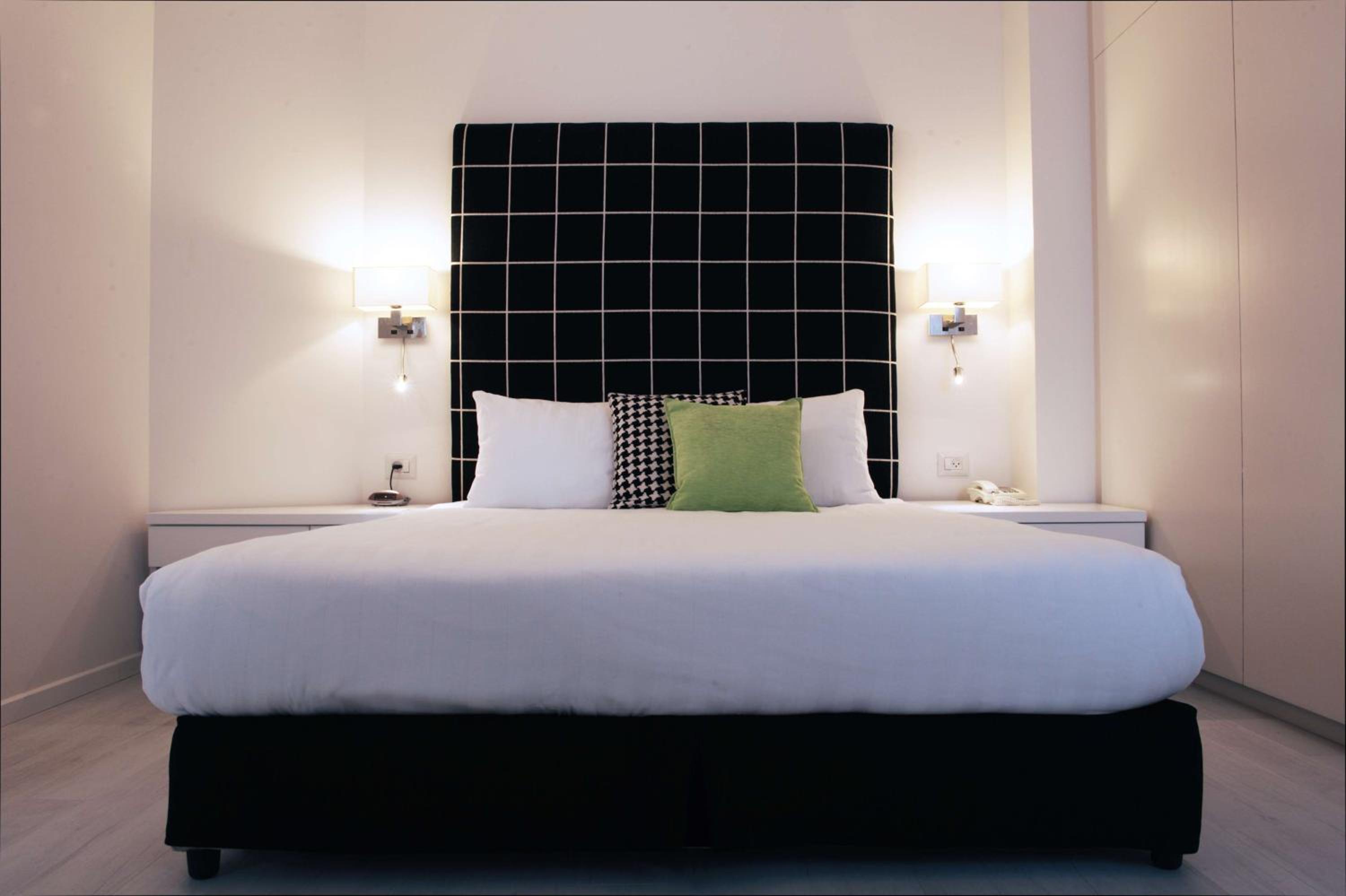 Junior Queen Suite - Photo 3