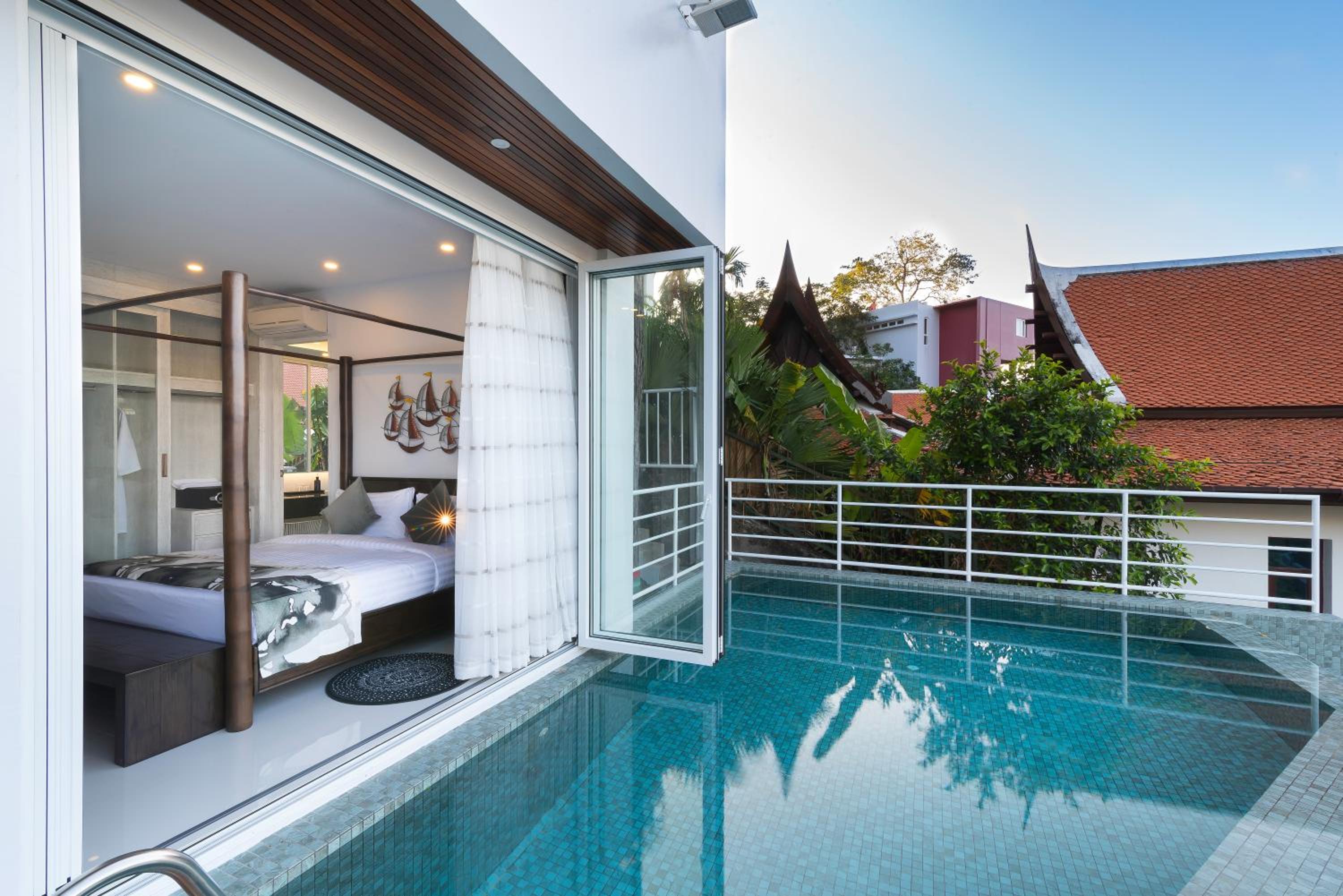 Villa with Private Pool - Photo 9