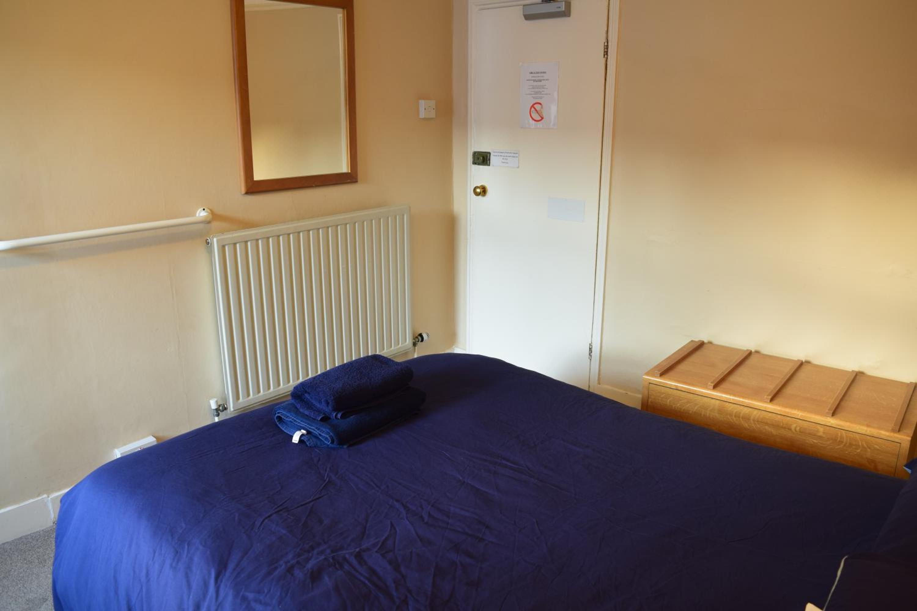 Budget Double Room - Photo 6