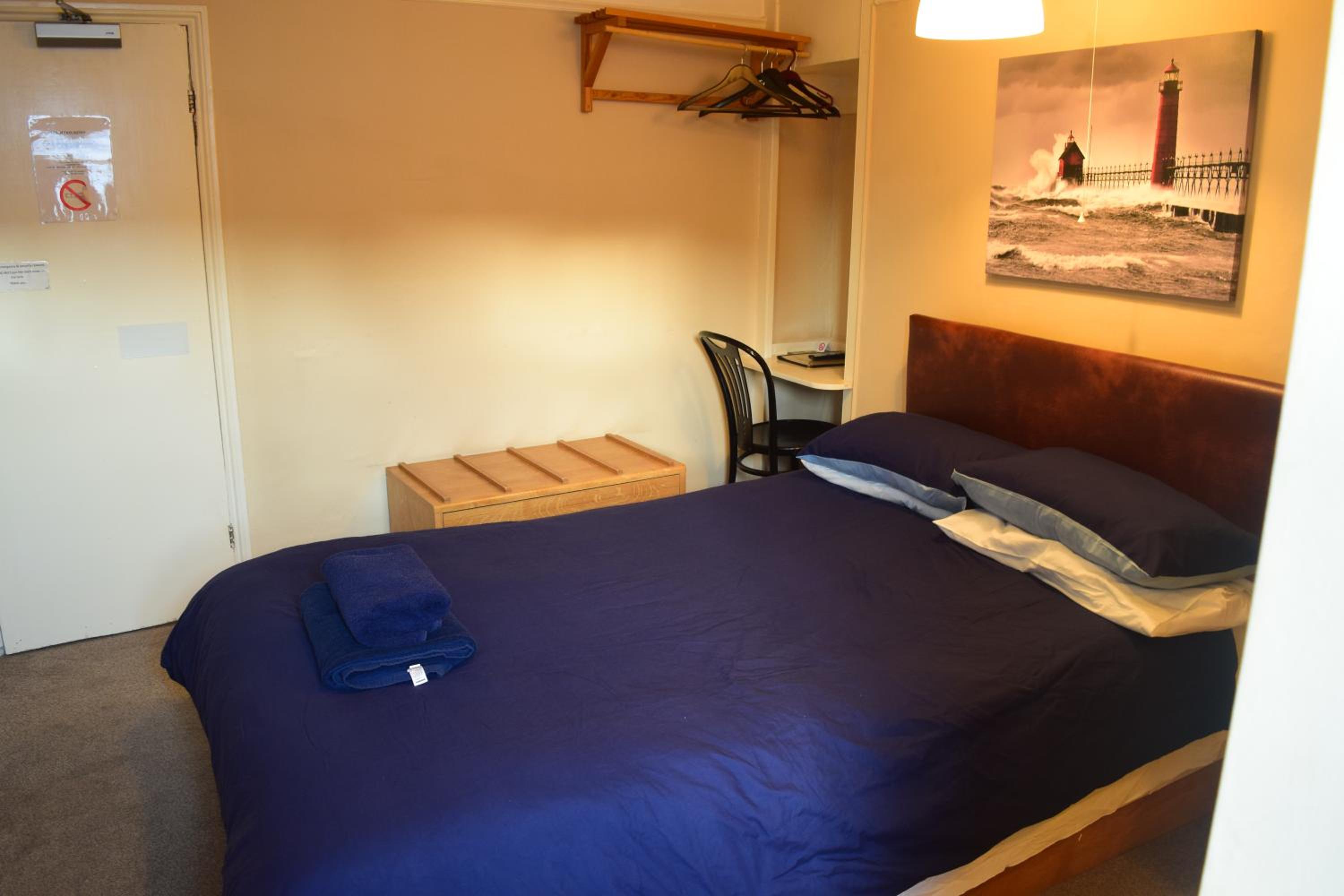 Budget Double Room - Photo 8