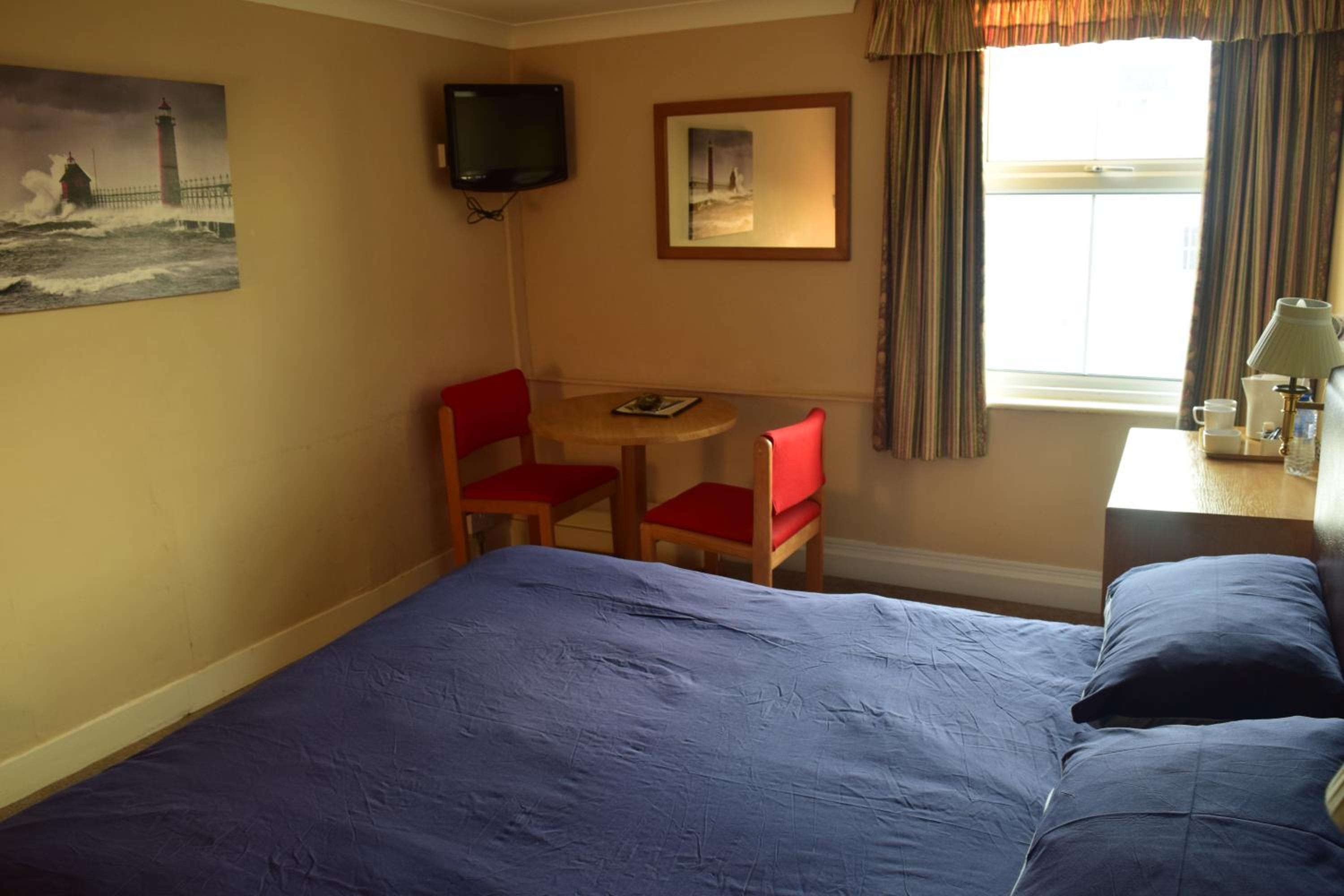 Budget Double Room - Photo 5