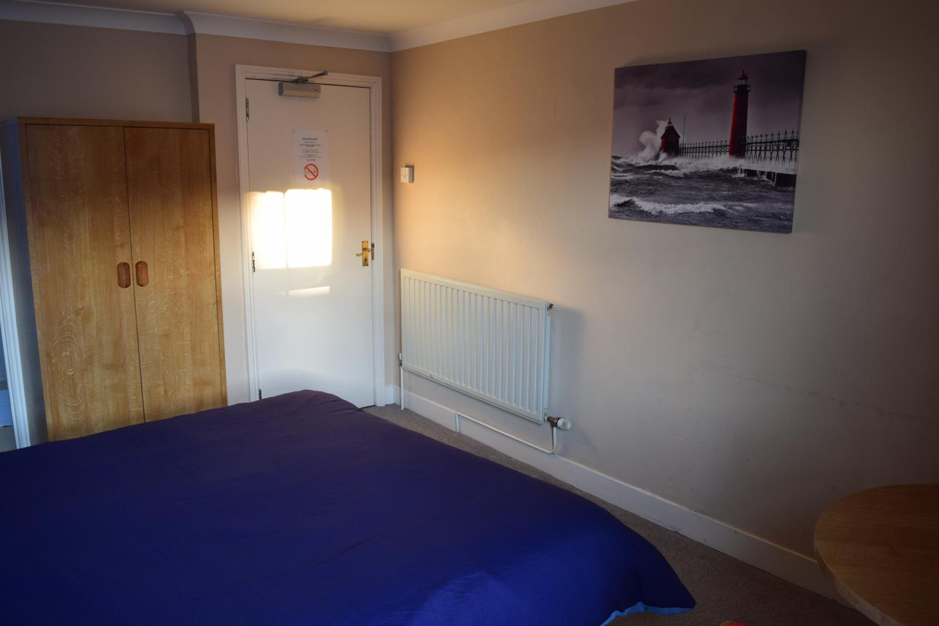 Budget Double Room - Photo 9