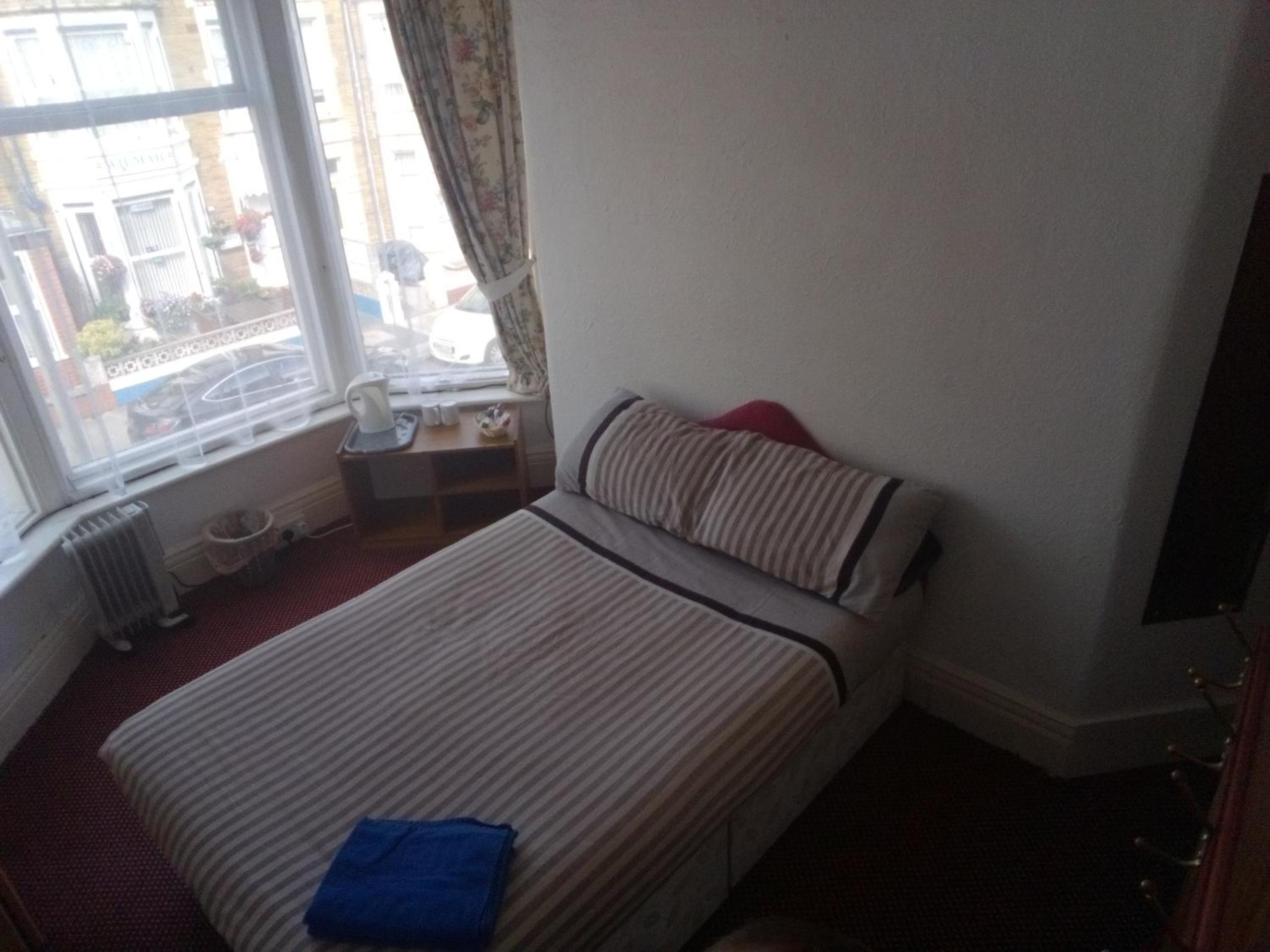 Double Room with Private Bathroom - Photo 1