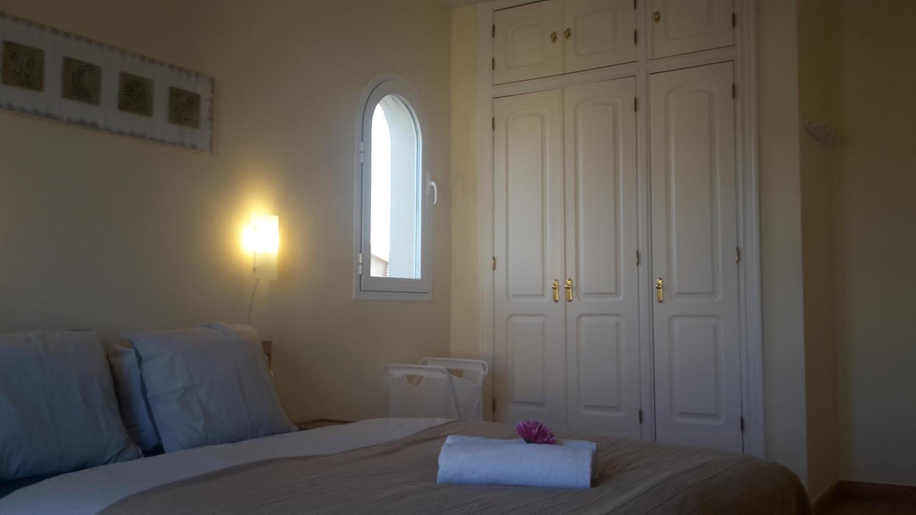 Deluxe Double Room - Photo 11