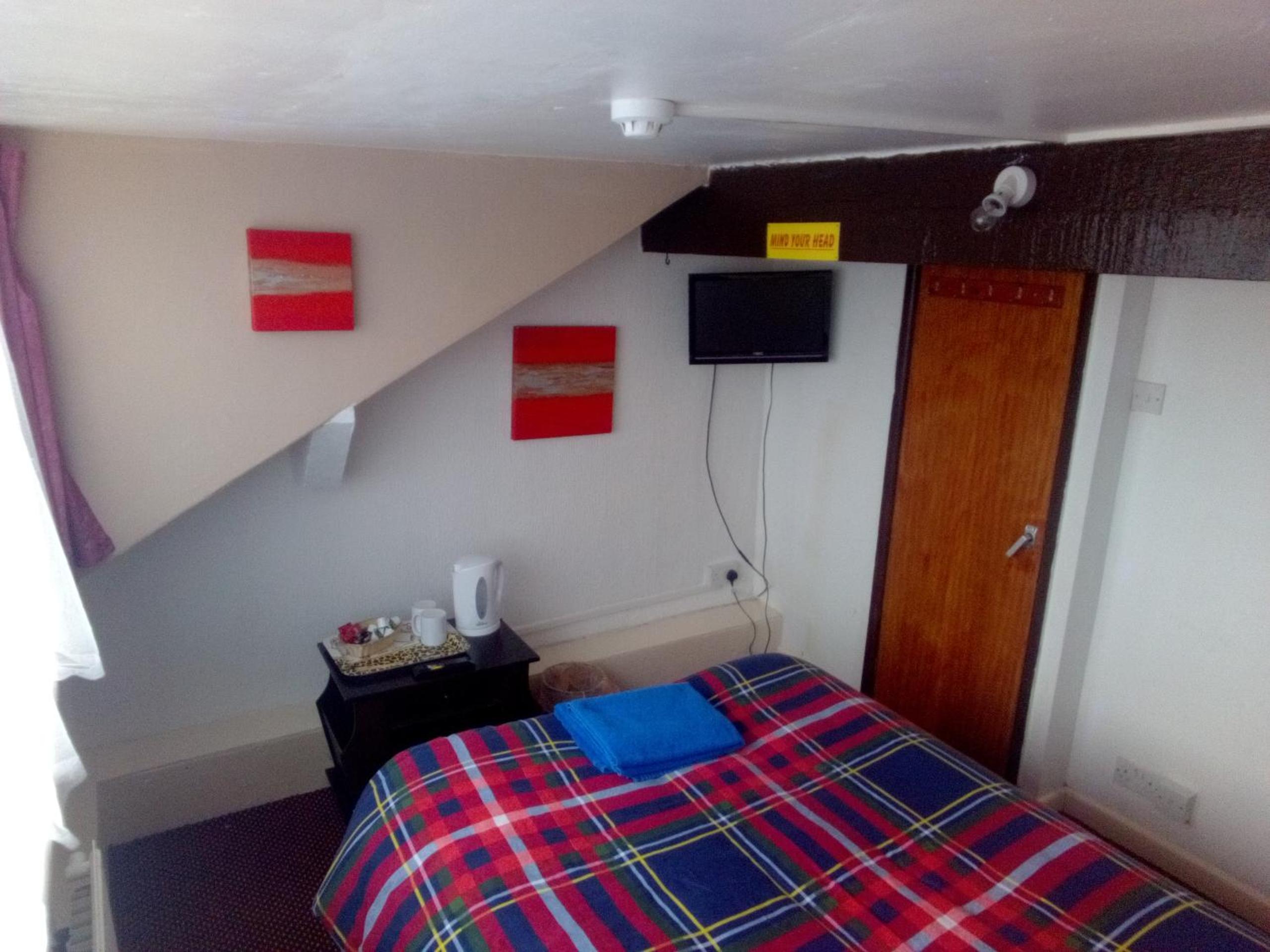 Double Room with Private Bathroom - Photo 3
