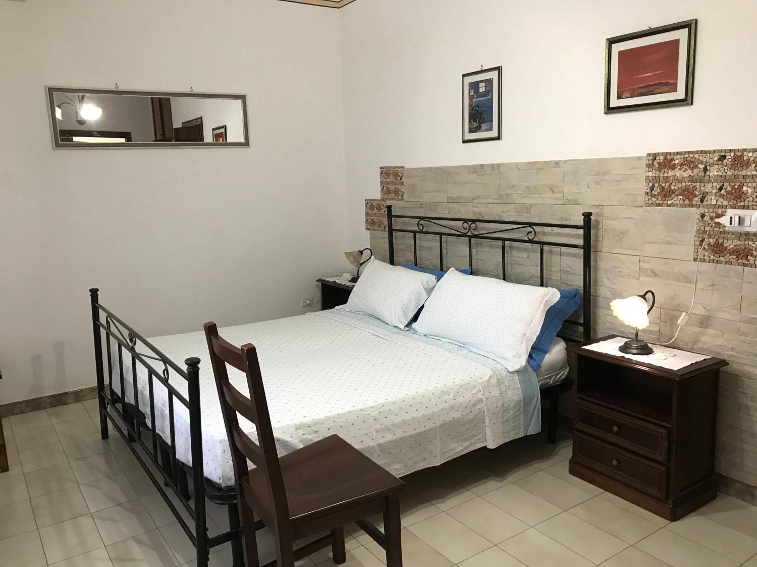 Superior King Room - Photo 12