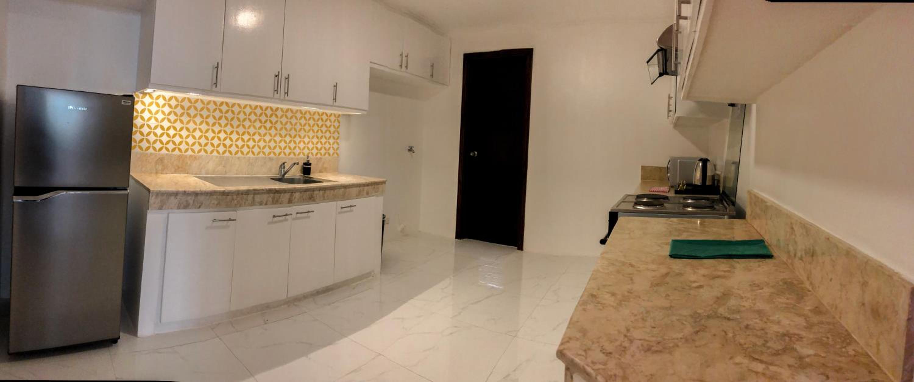 Three Bedroom Premium Suite - Photo 3