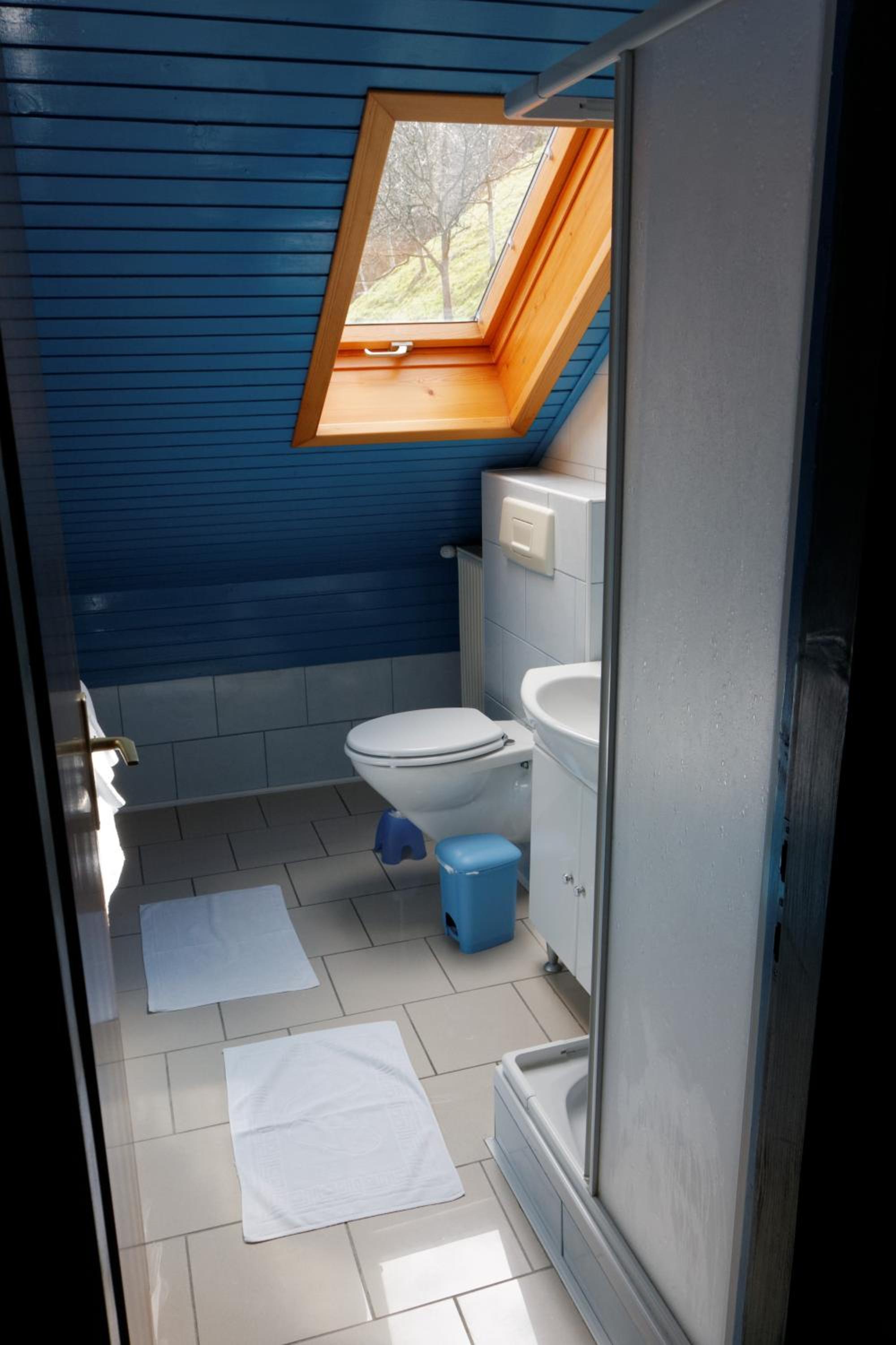 Triple Room with Balcony - Photo 8