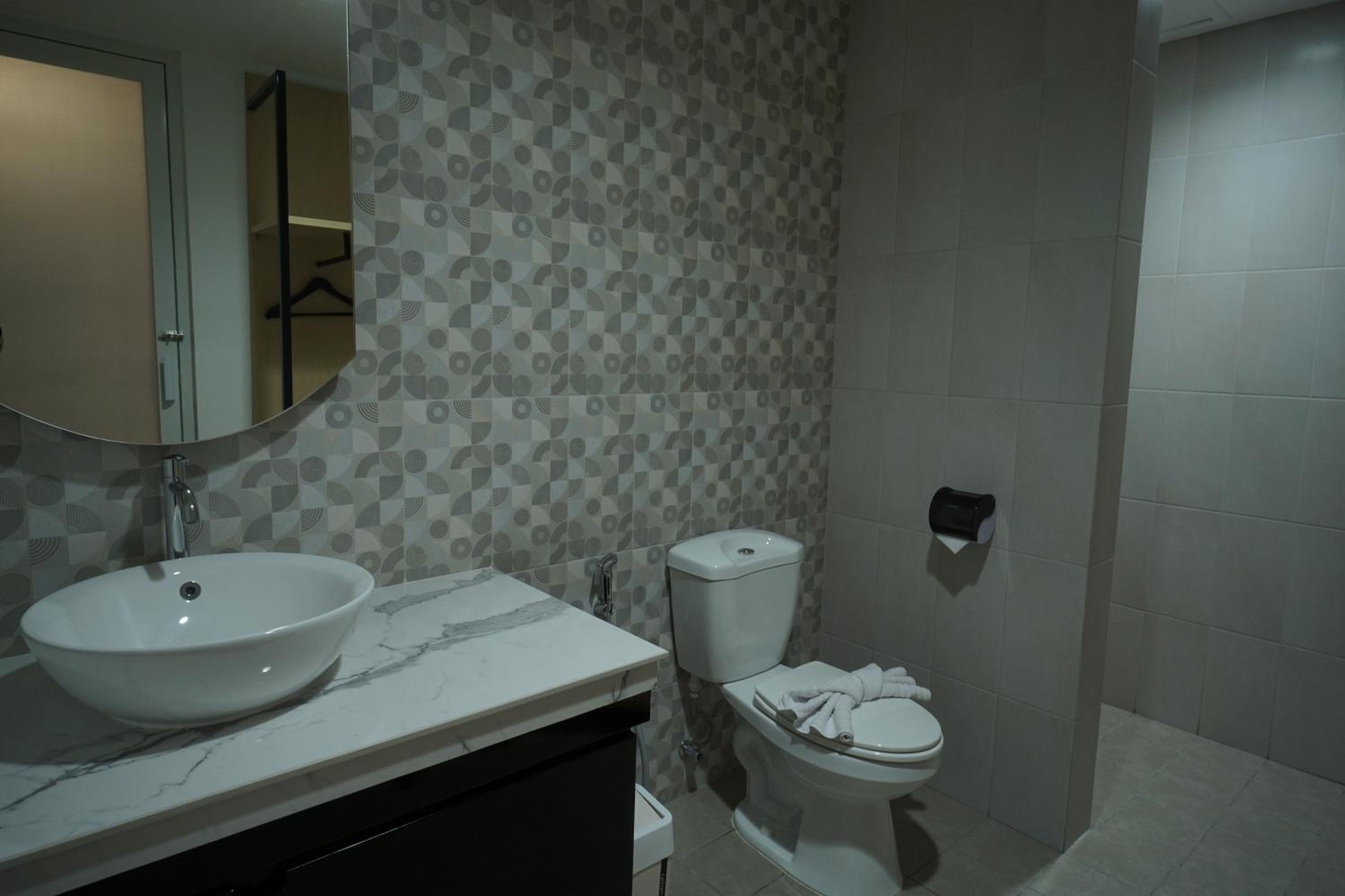 Deluxe Double Room (2 Adults + 1 Child) - Photo 5