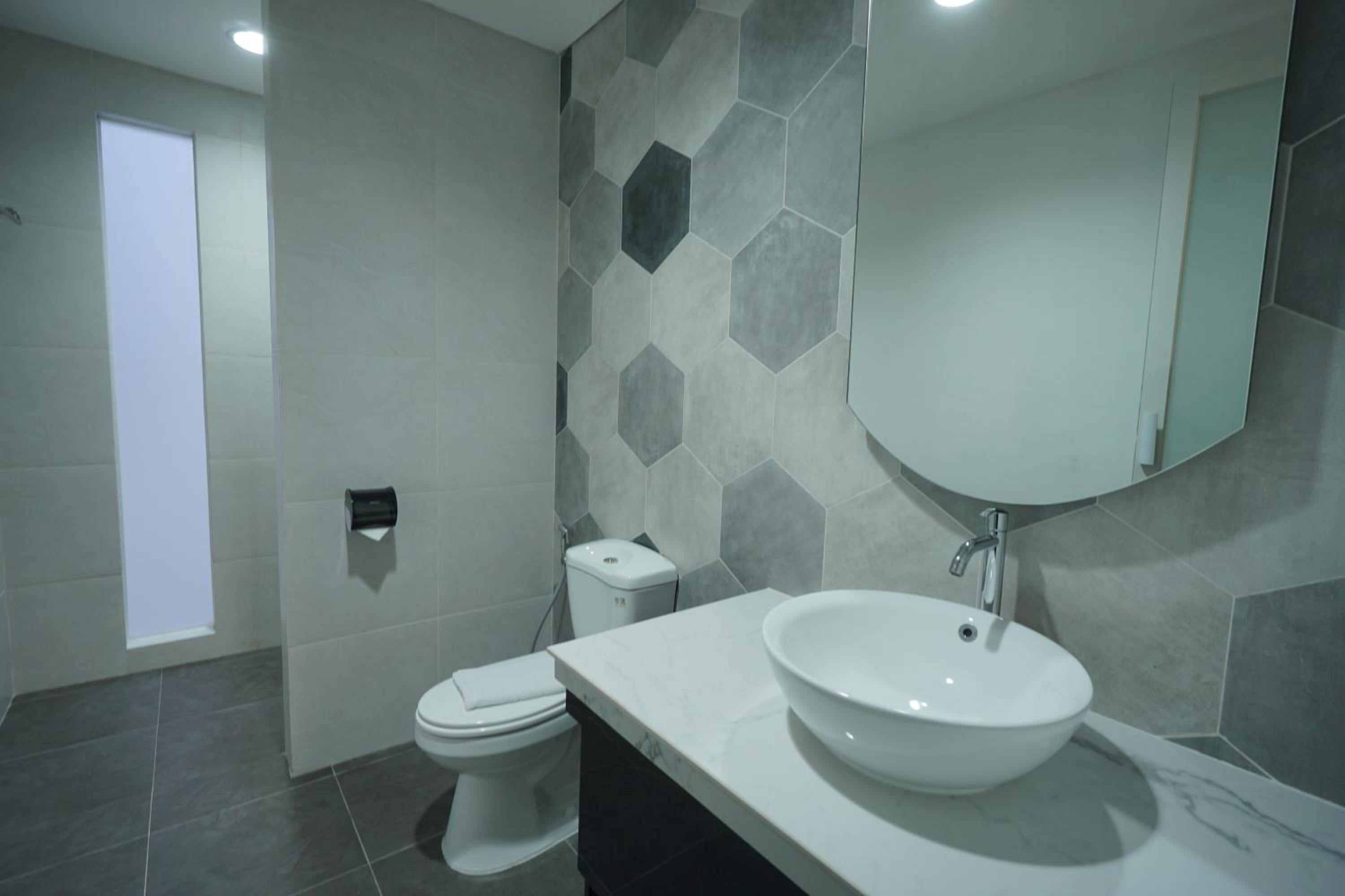 Deluxe Double Room (2 Adults + 1 Child) - Photo 4