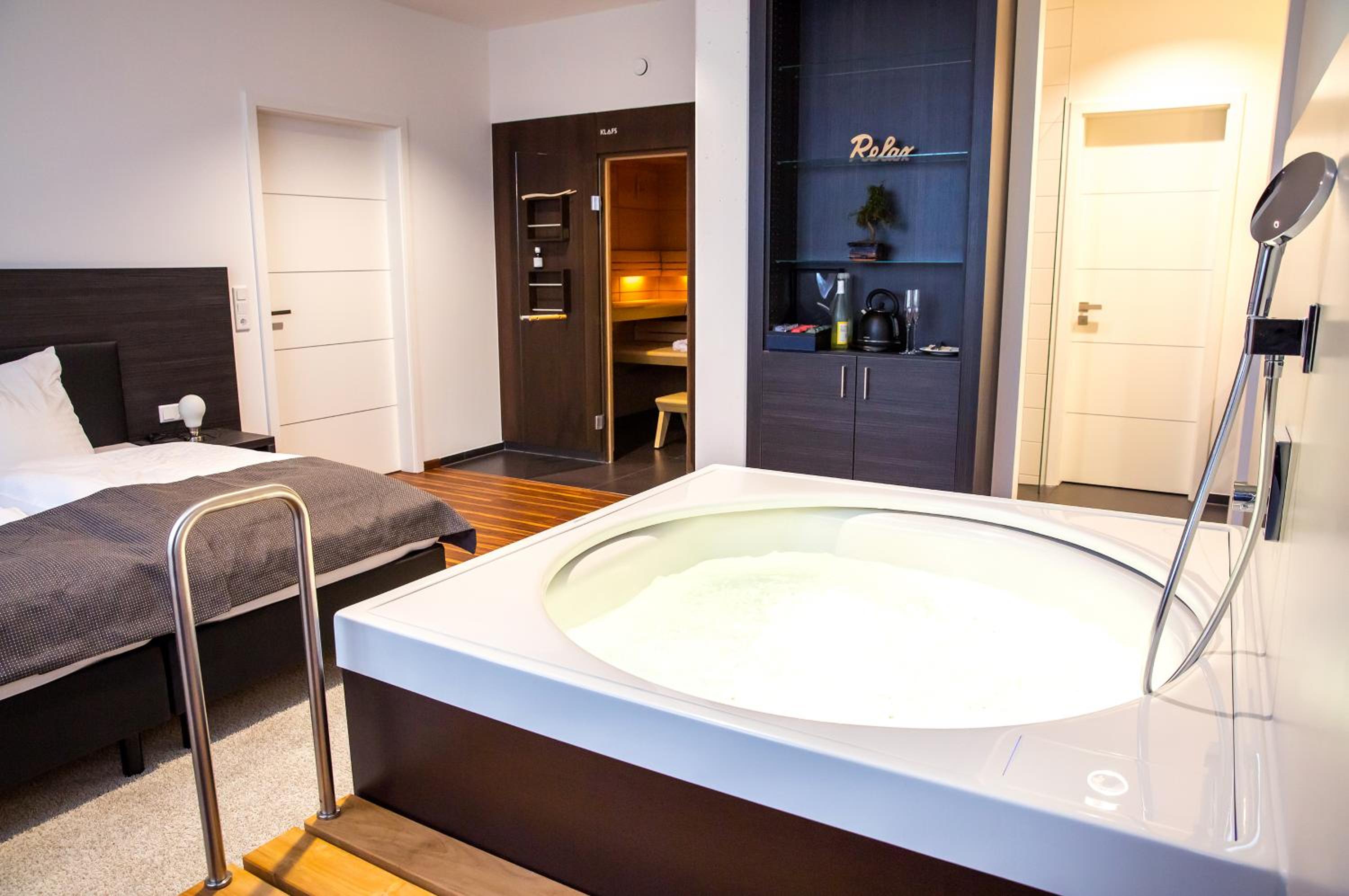 Suite with Hot Tub