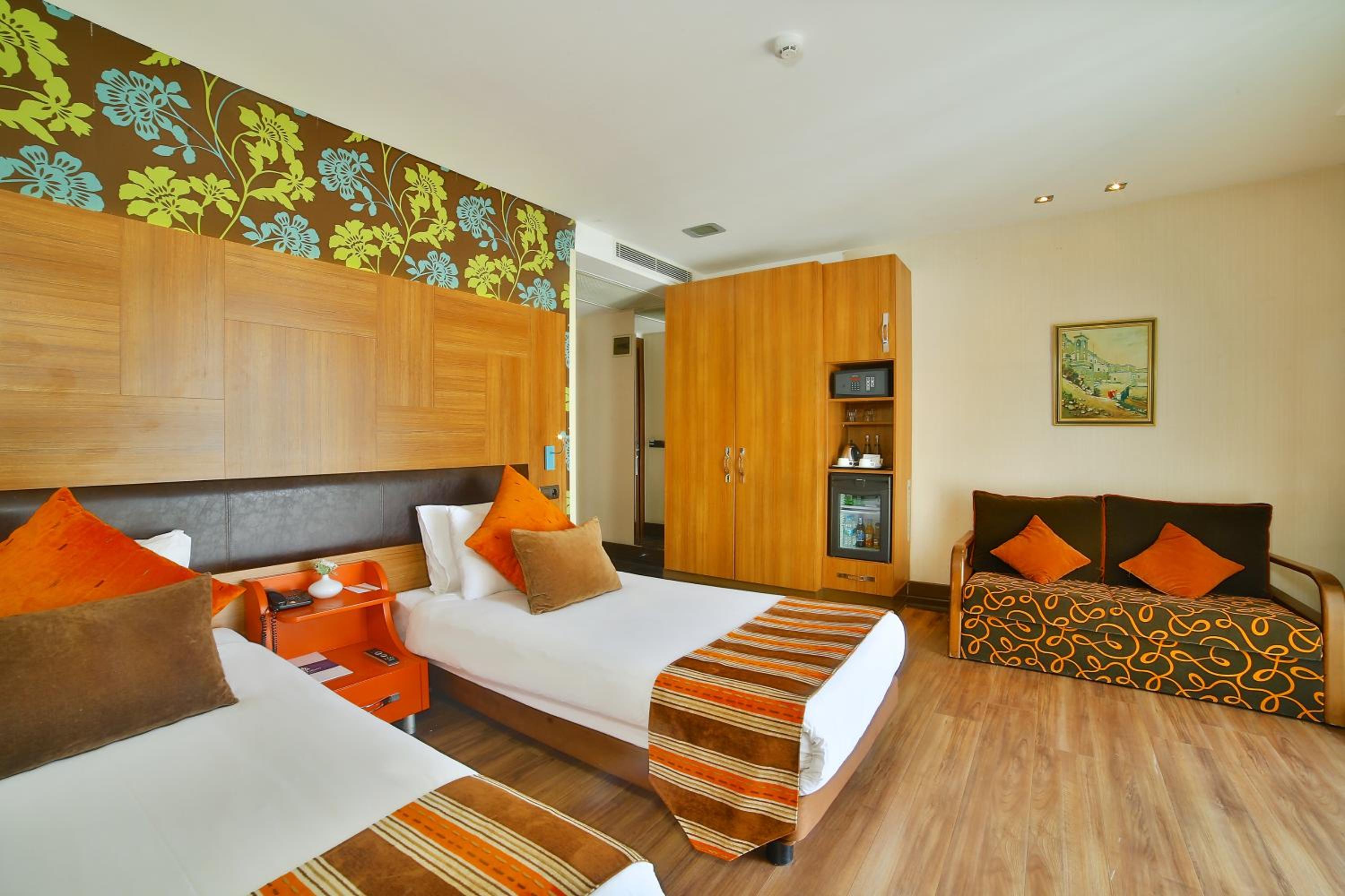 Superior Triple Room photo 3