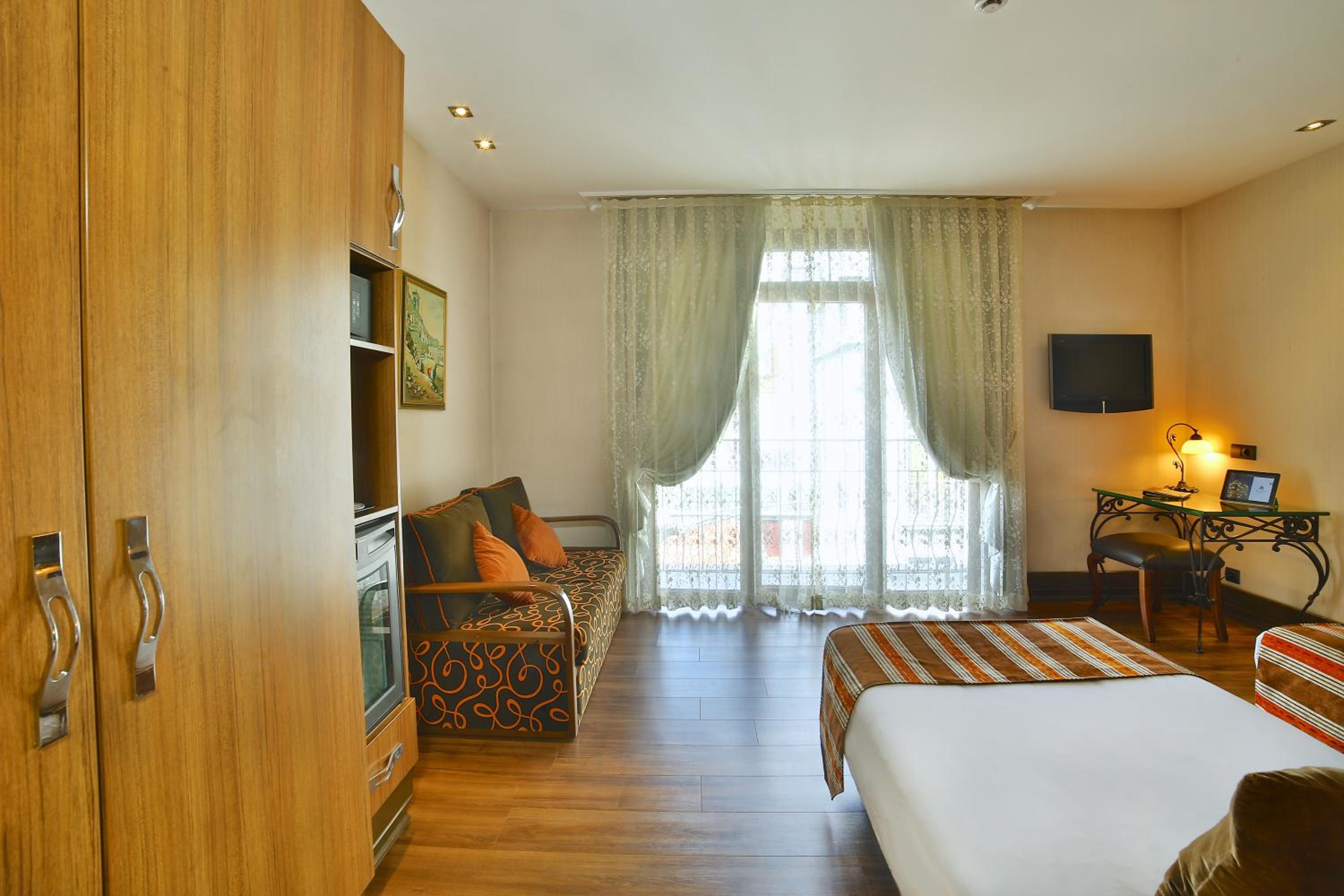 Superior Triple Room photo 2