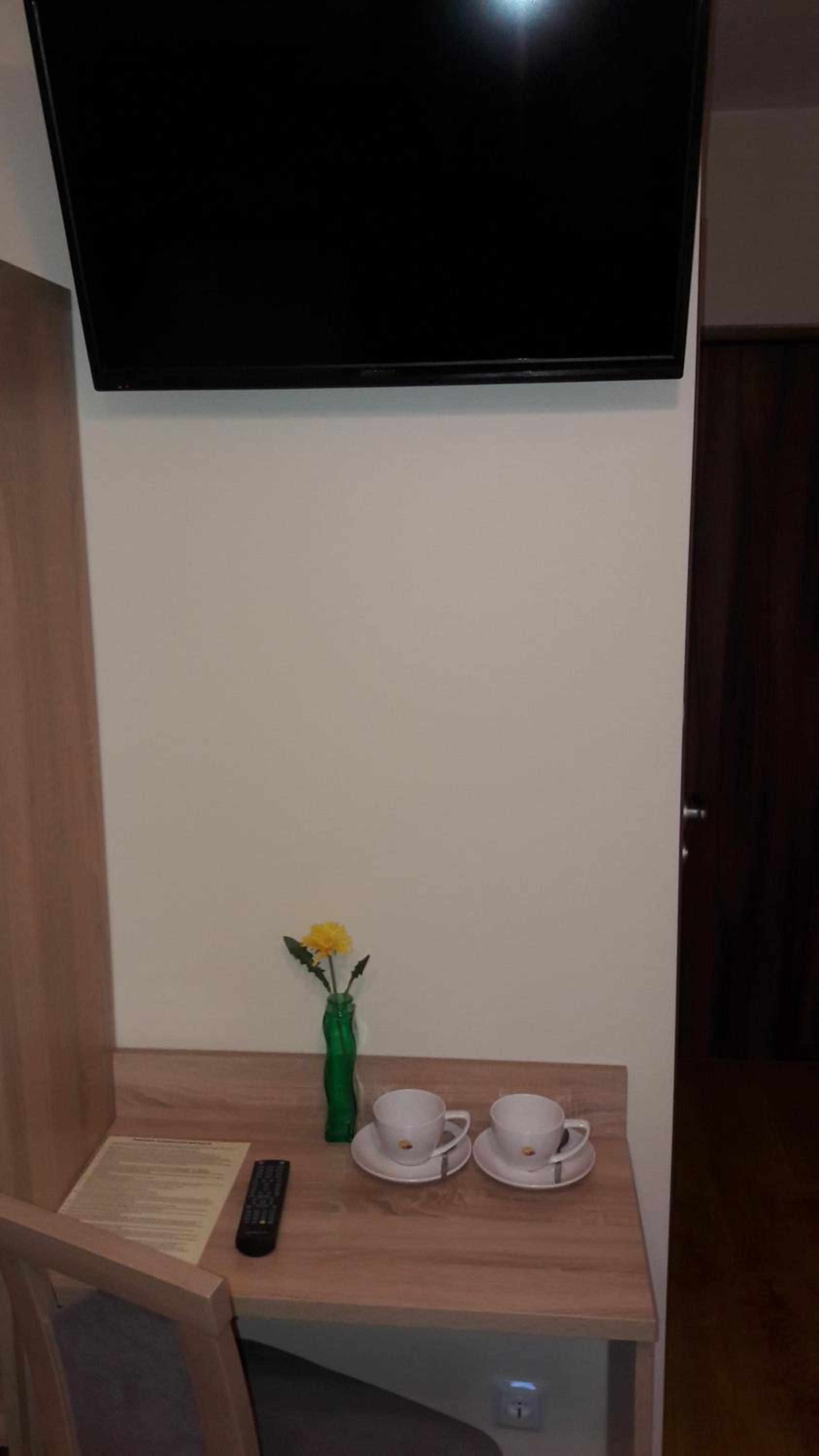 Standard Twin Room - Photo 3