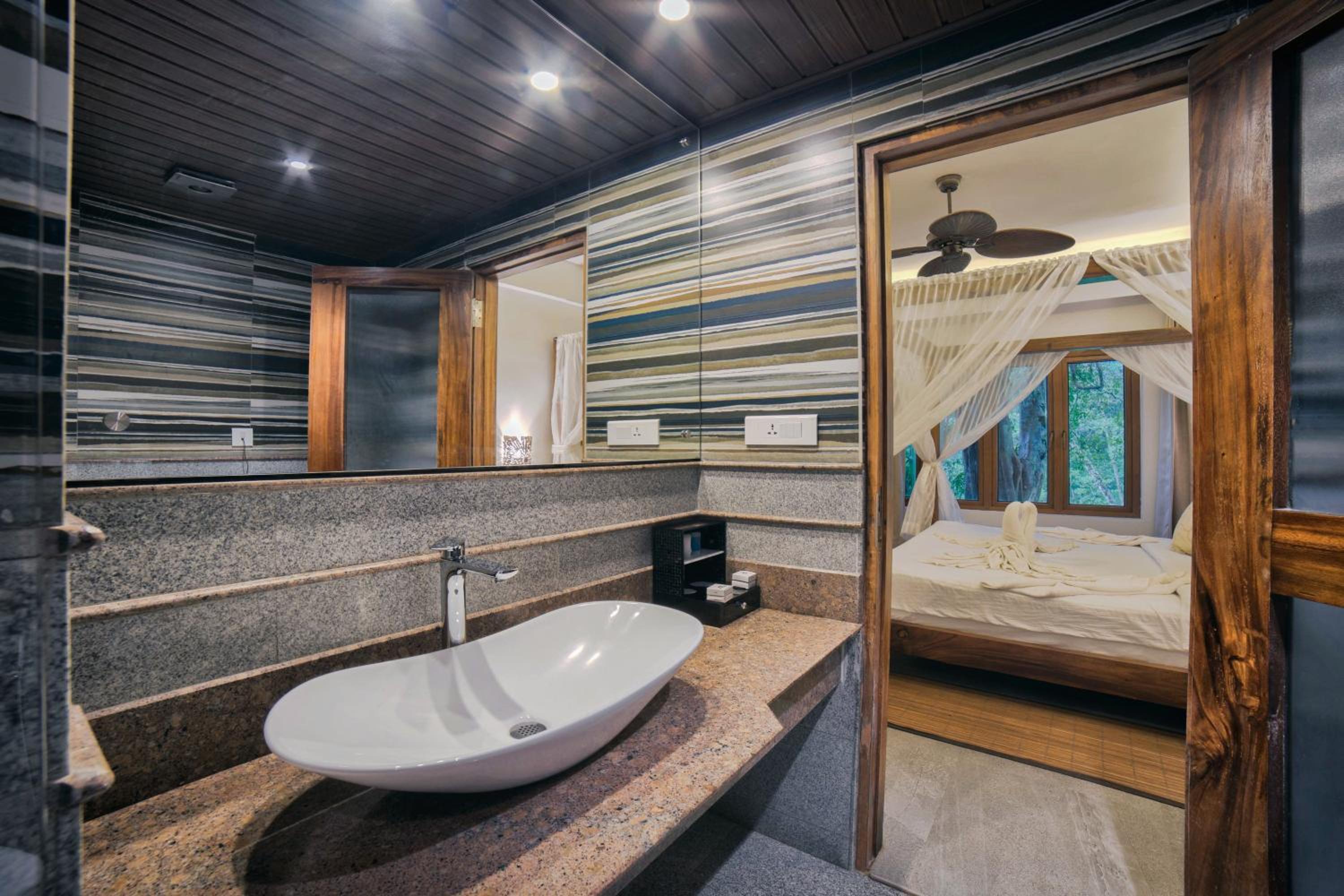 Deluxe Suite - Photo 11