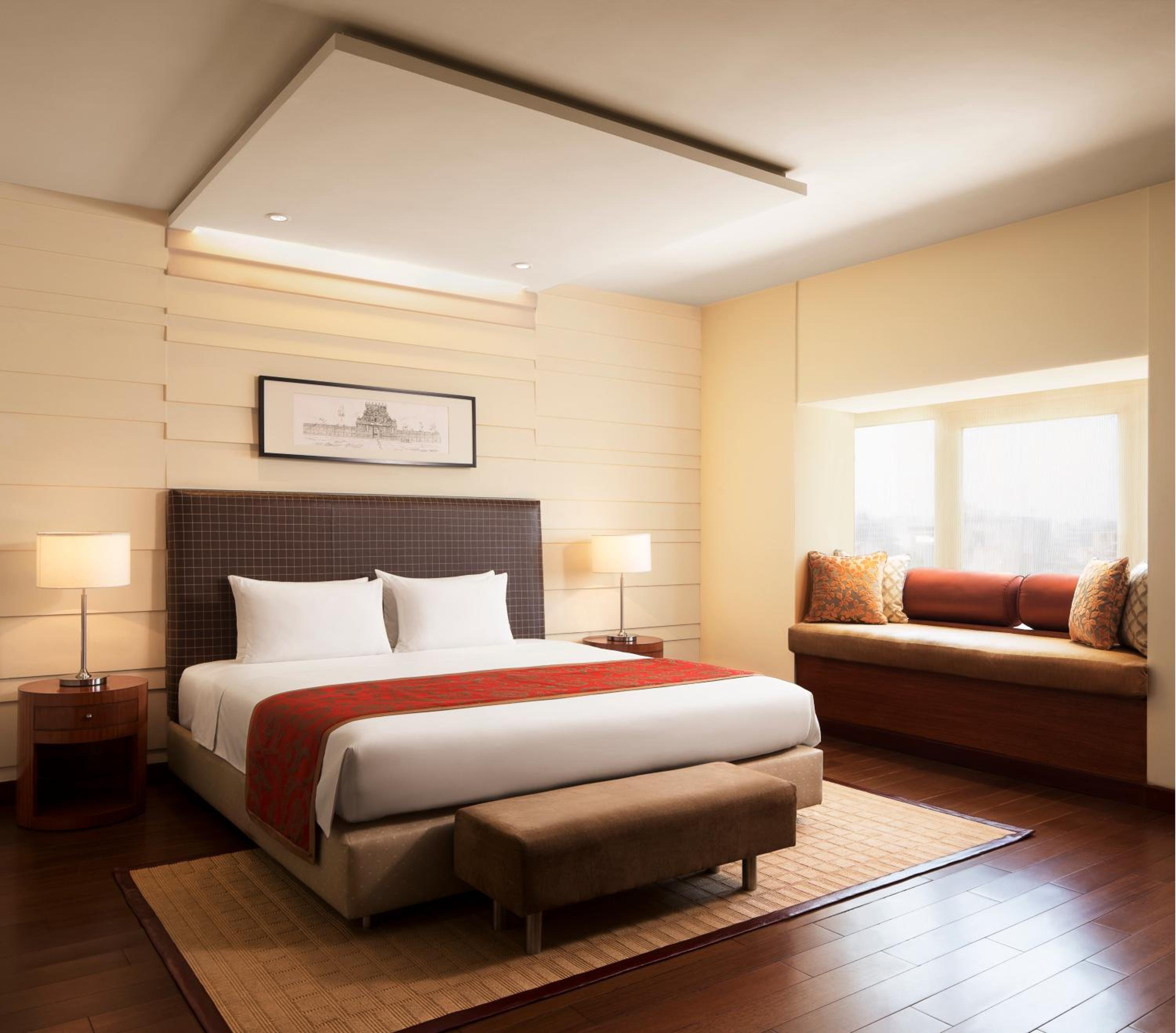 Luxury Room with King Bed - Photo 8