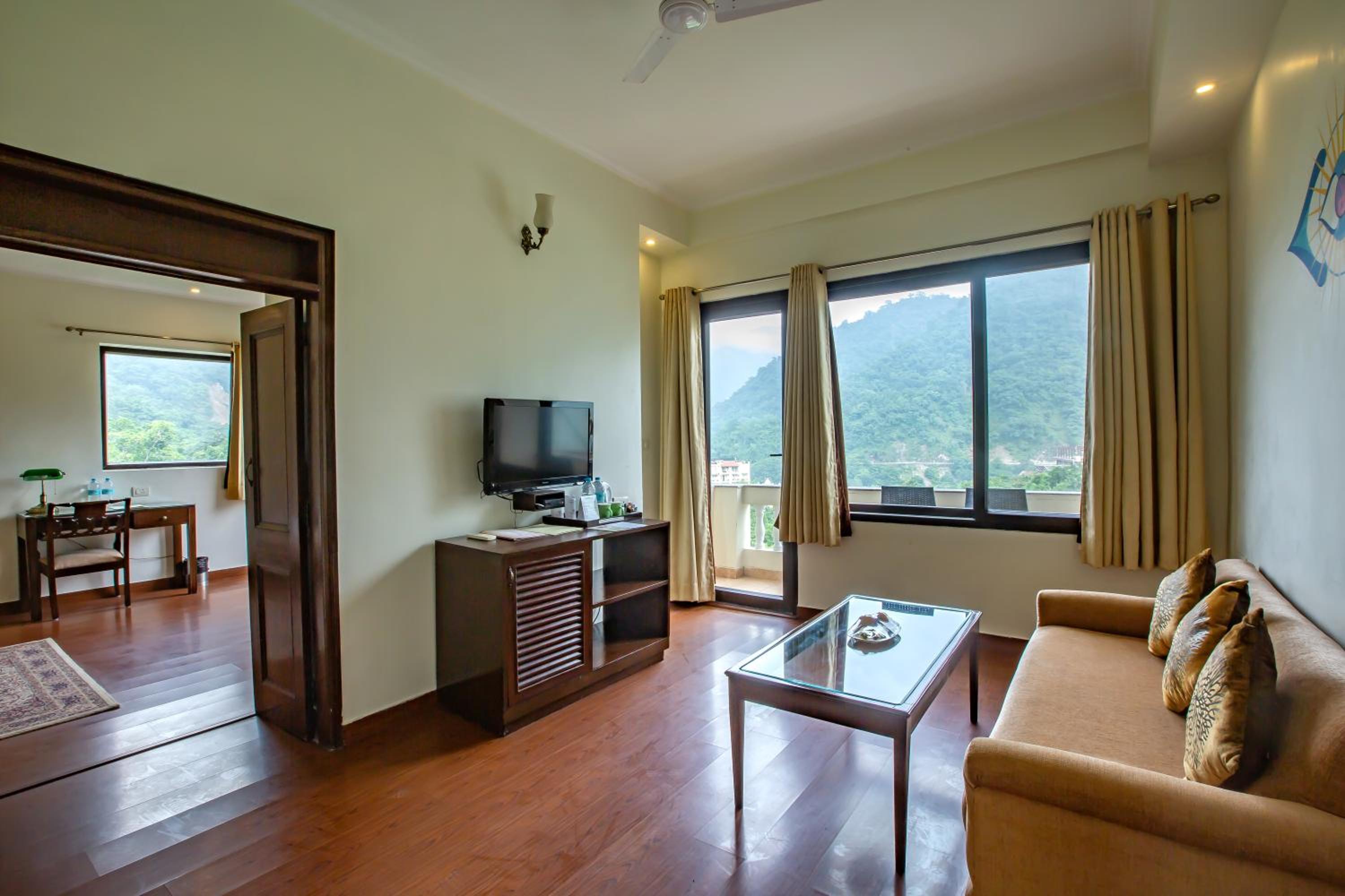 Suite Room - Photo 1