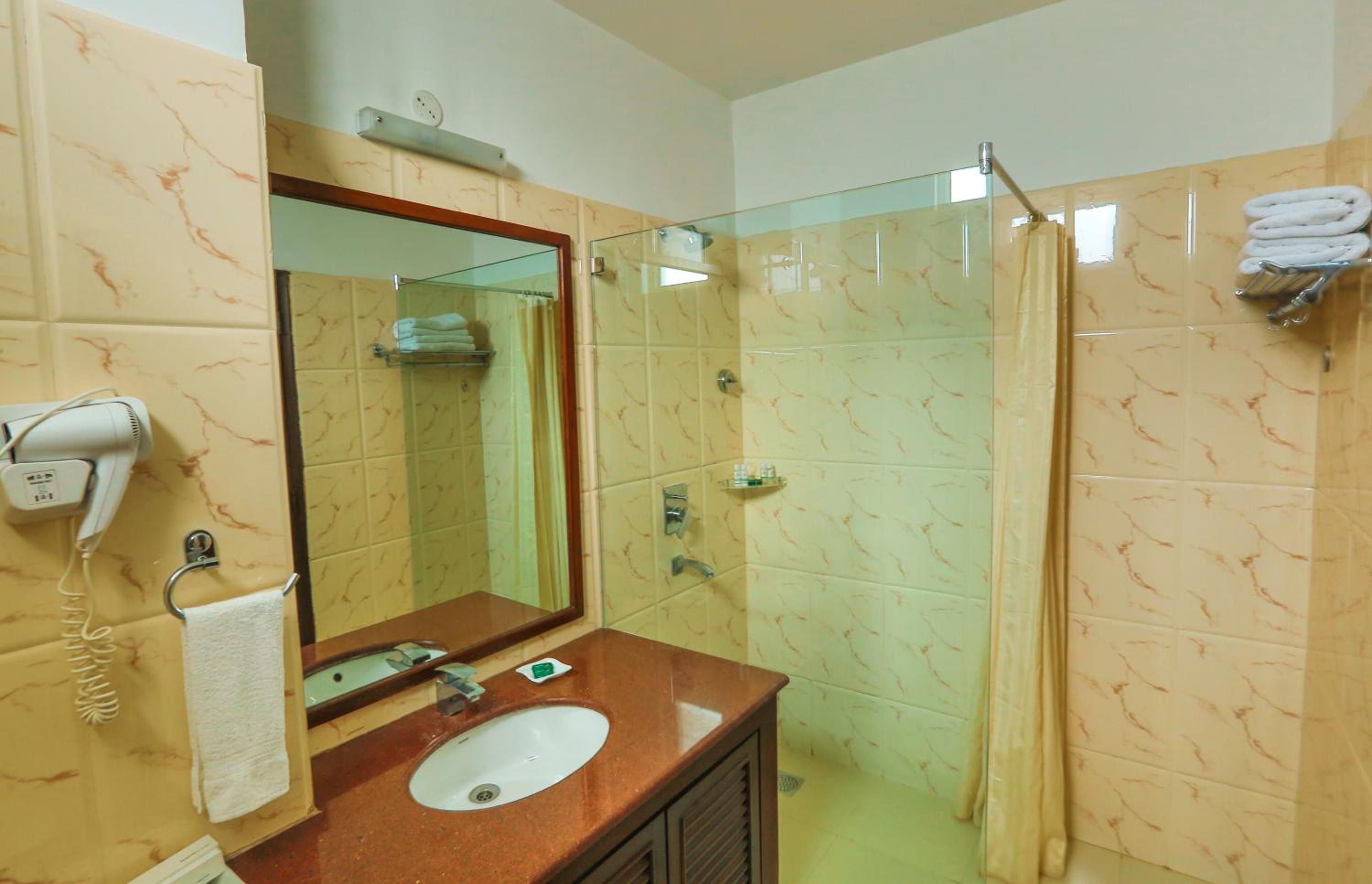 Deluxe Room - Photo 5