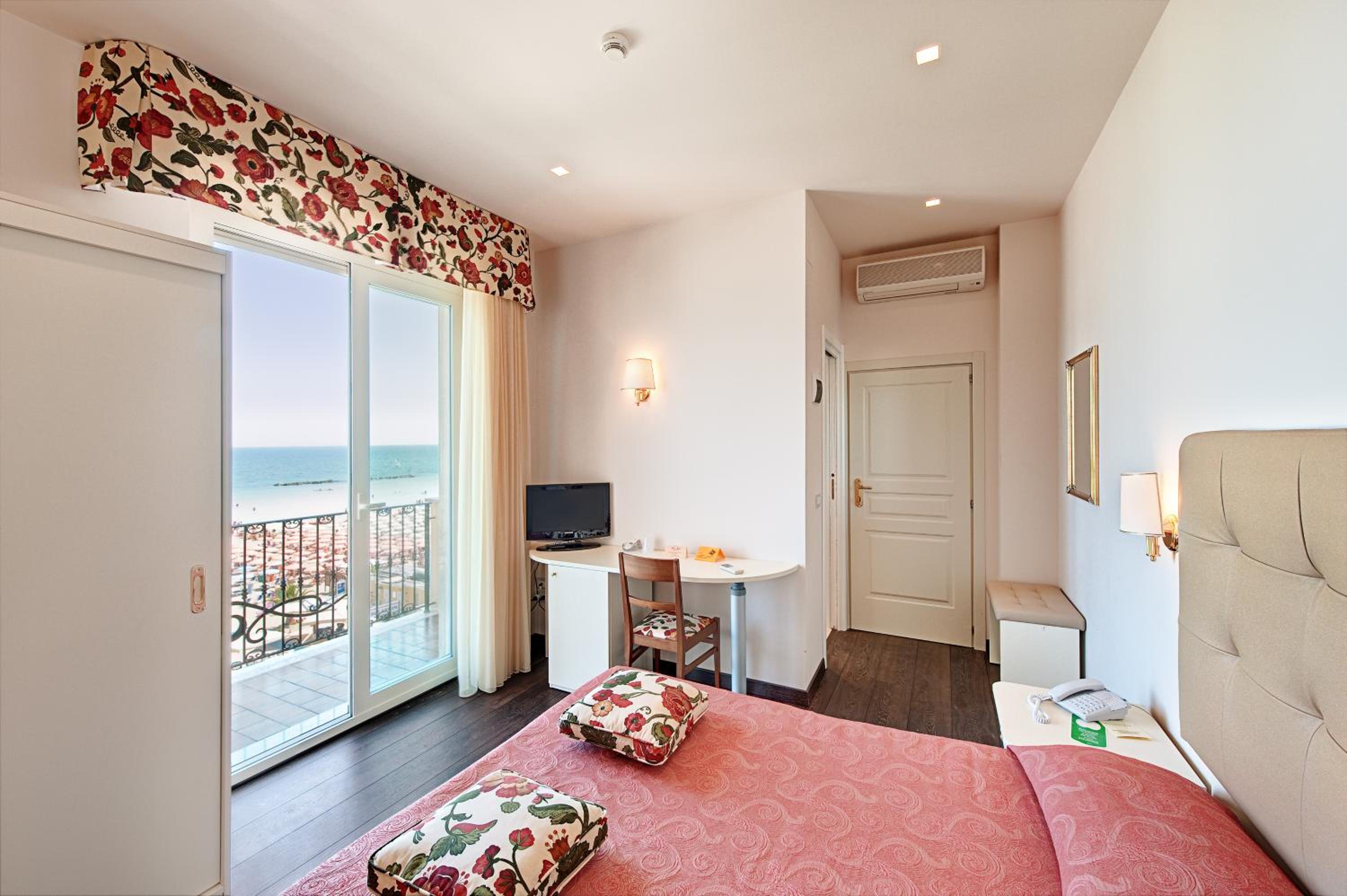 Double Room with Sea View photo 1