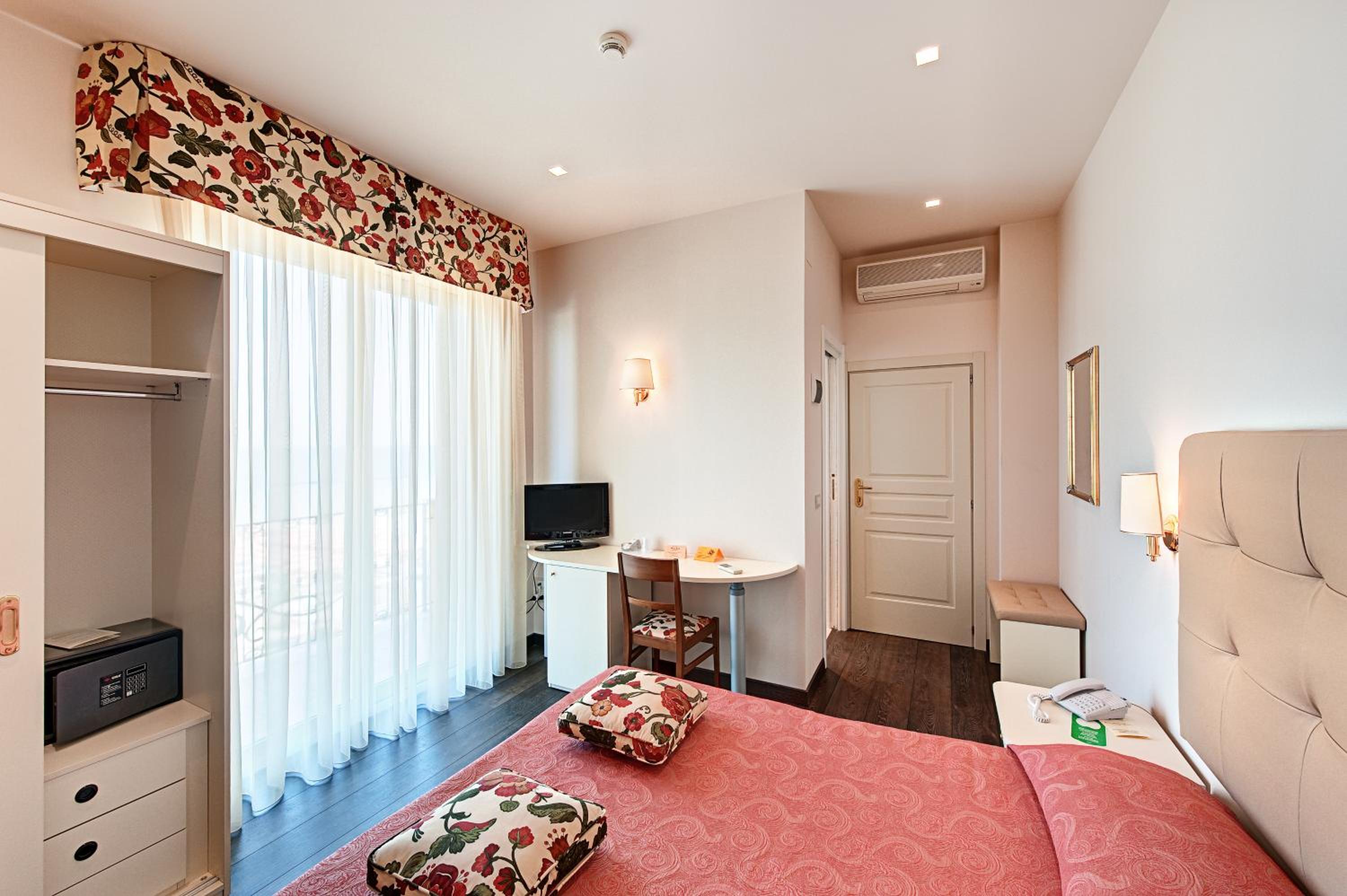 Double Room with Sea View photo 2