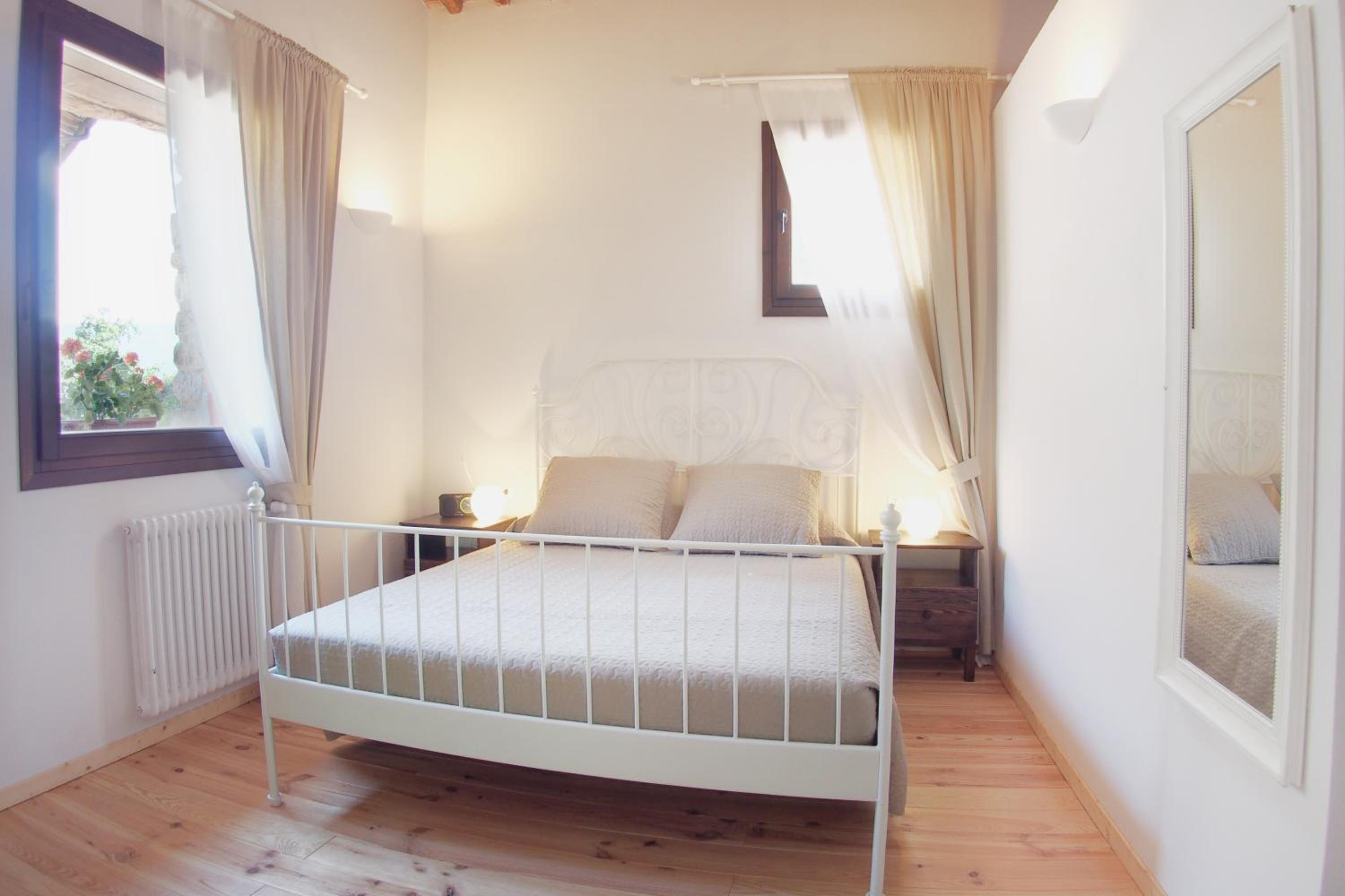 Suite - Photo 1