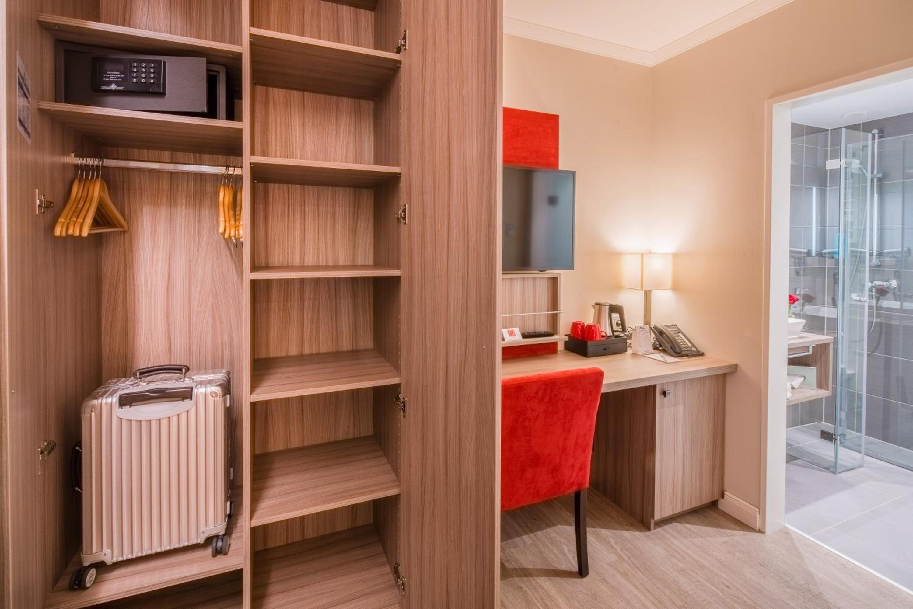 Double Room facing the rear photo 3