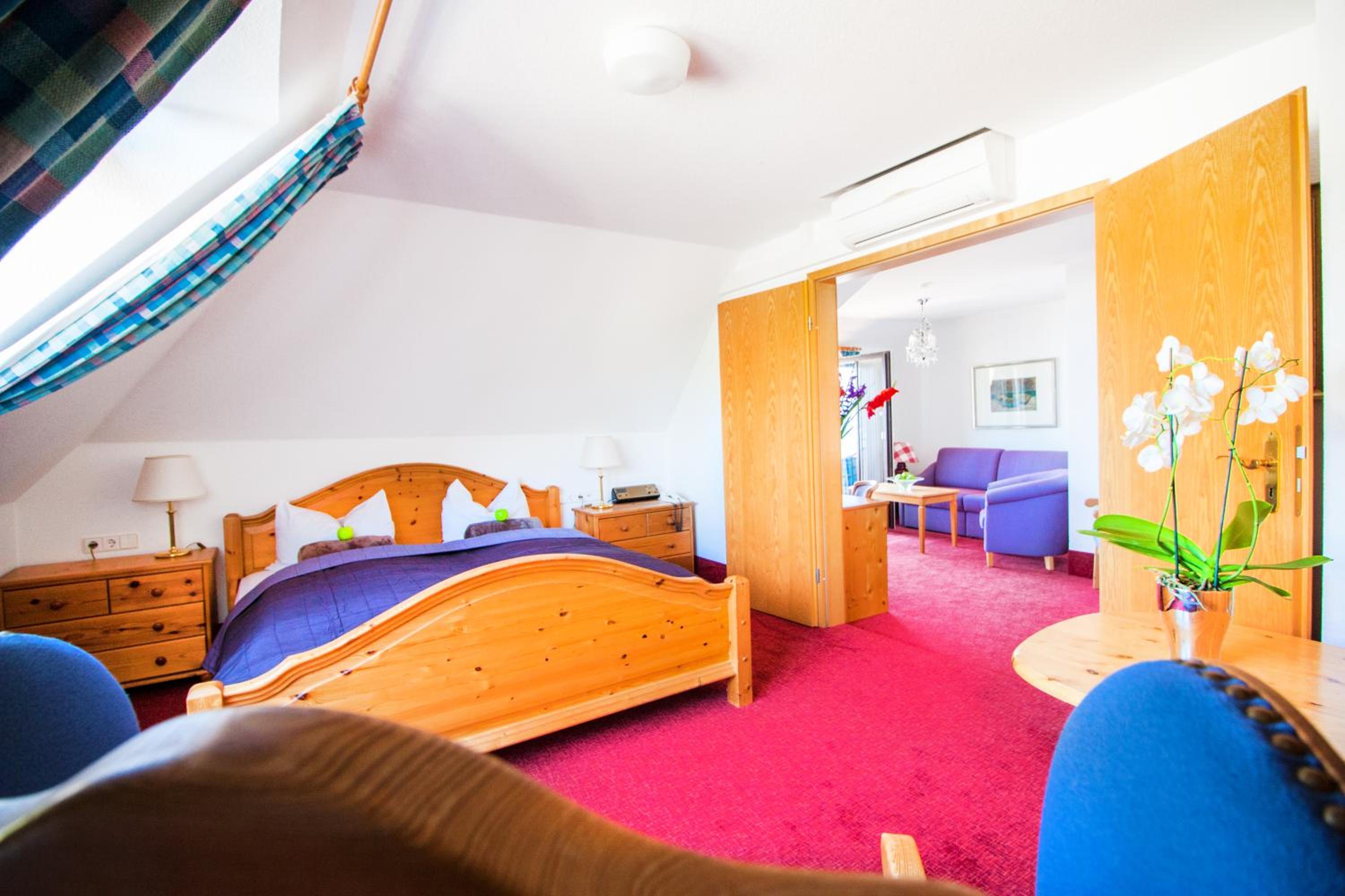Junior Suite with Balcony - Photo 5