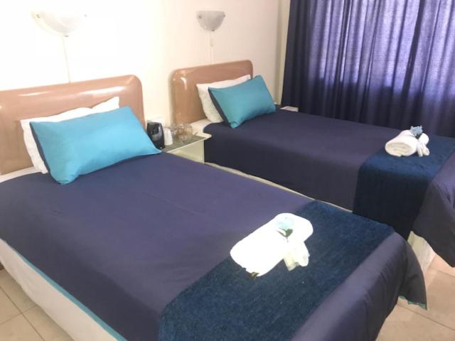 Twin Room with Shared Bathroom photo 2