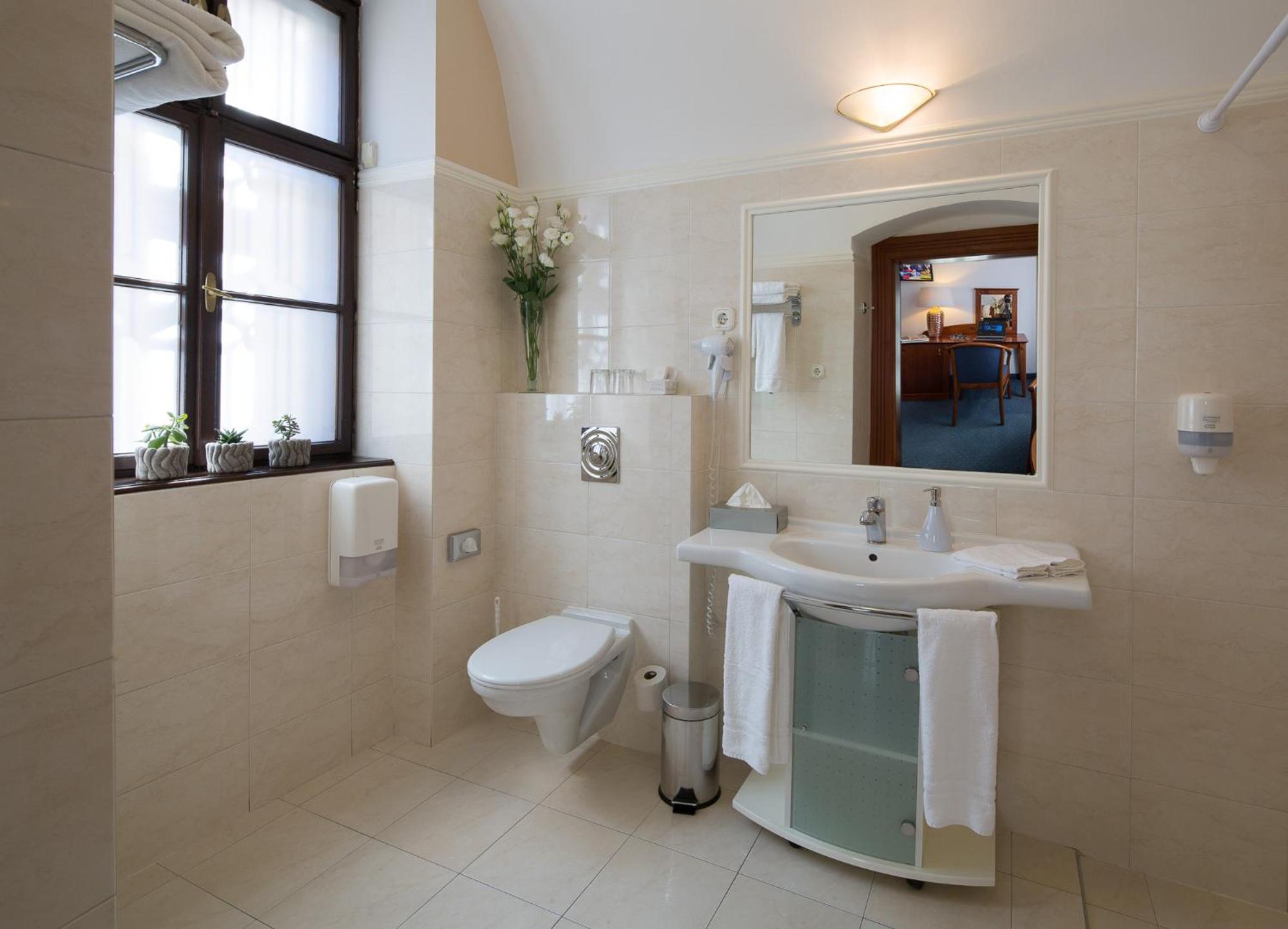 Standard Double Room with Two Double Beds photo 2