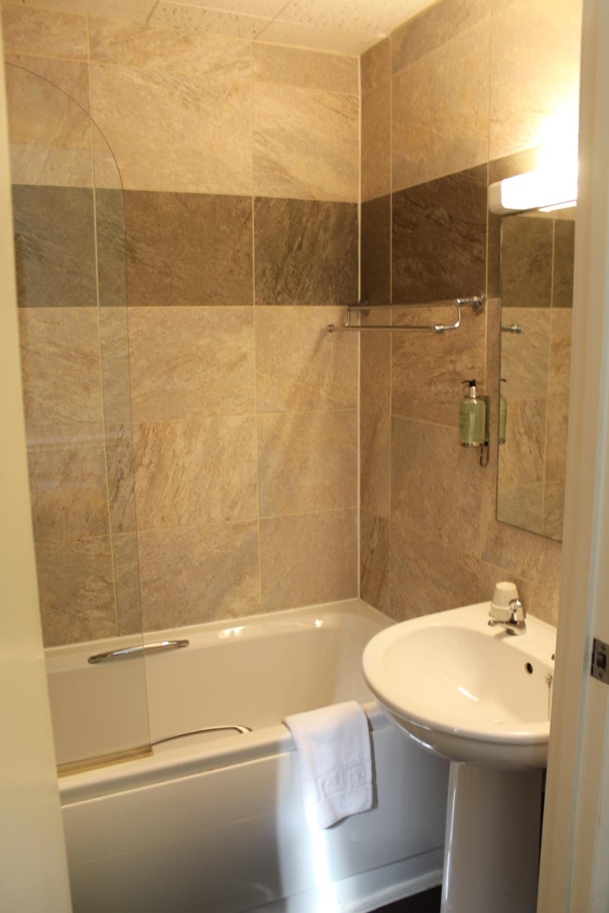 Standard Double Room - Photo 8