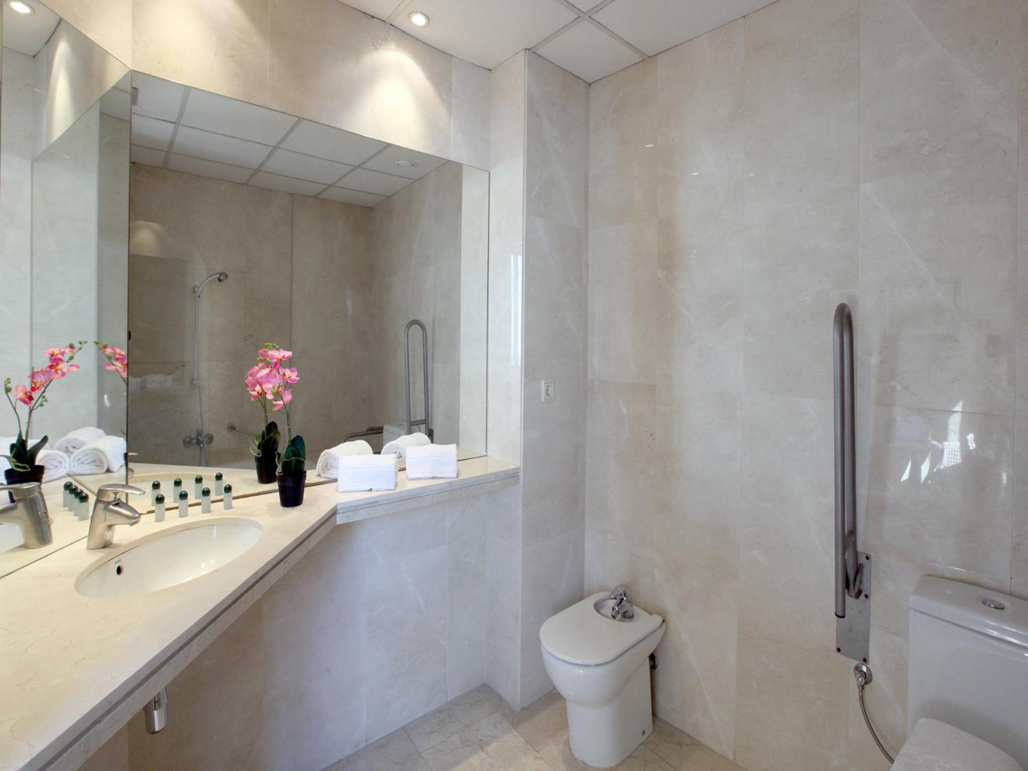 Double or Twin Room with Balcony photo 2