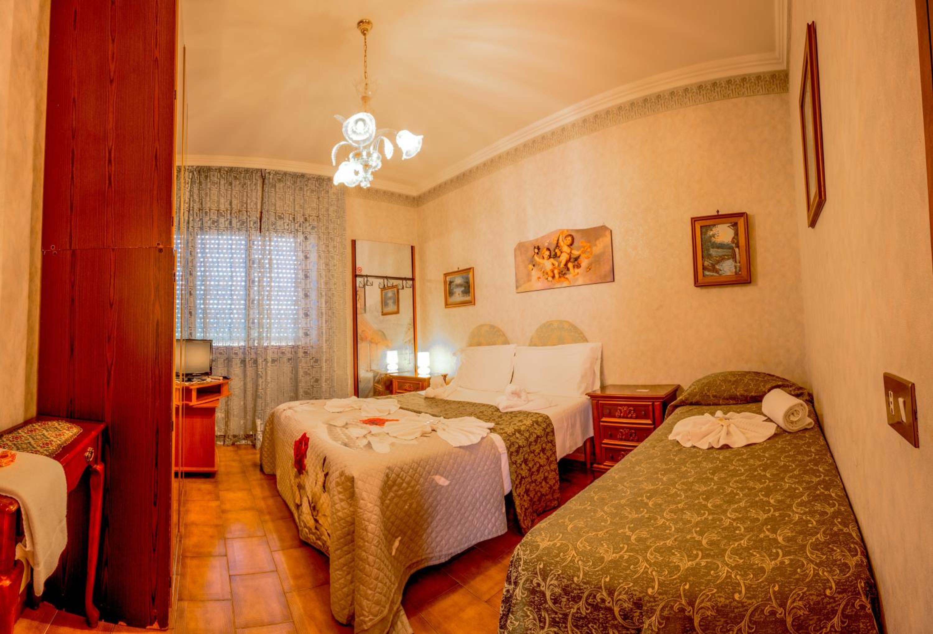 Triple Room With Shared Bathroom