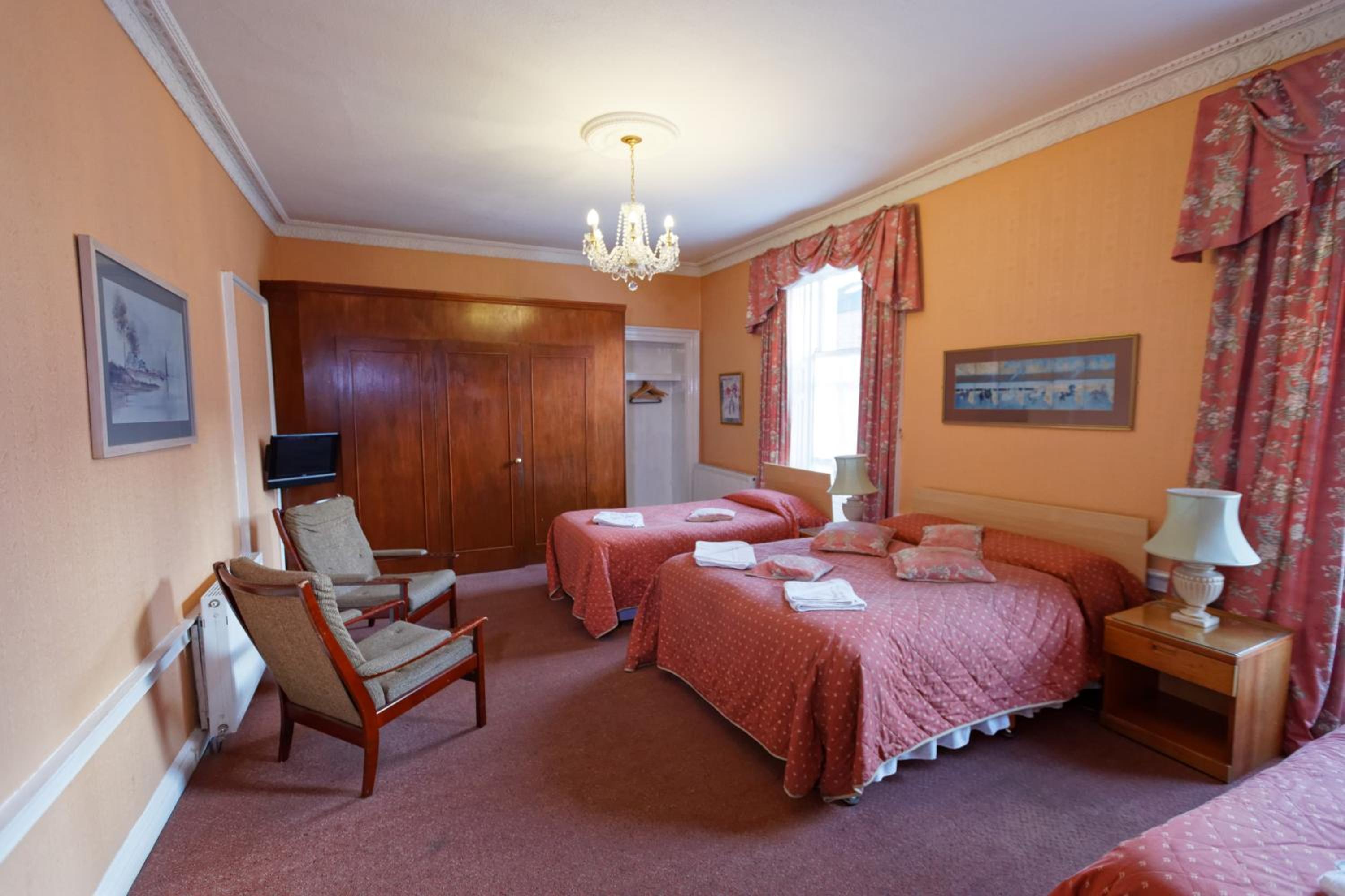 Family Room with ensuite - Photo 2
