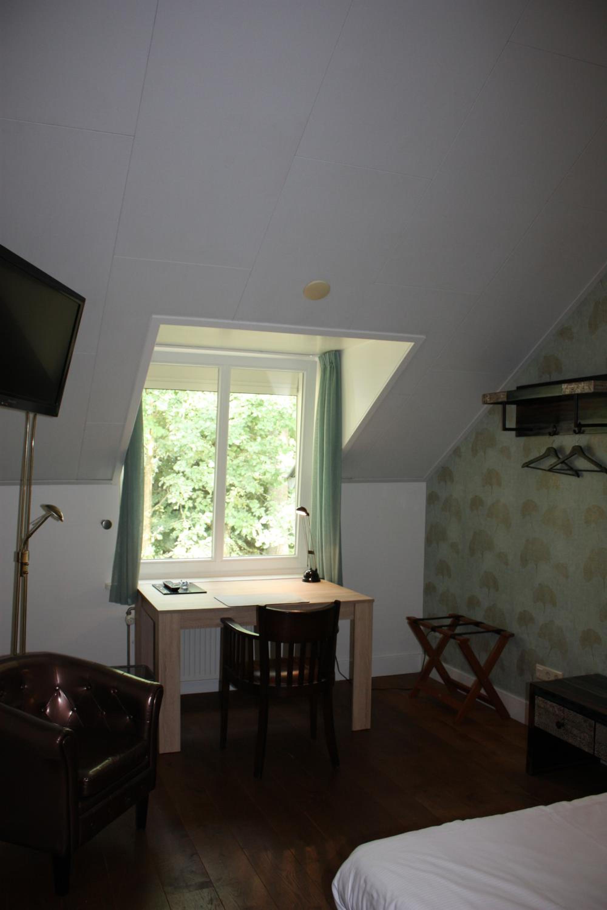 Single Room with Bathroom photo 1