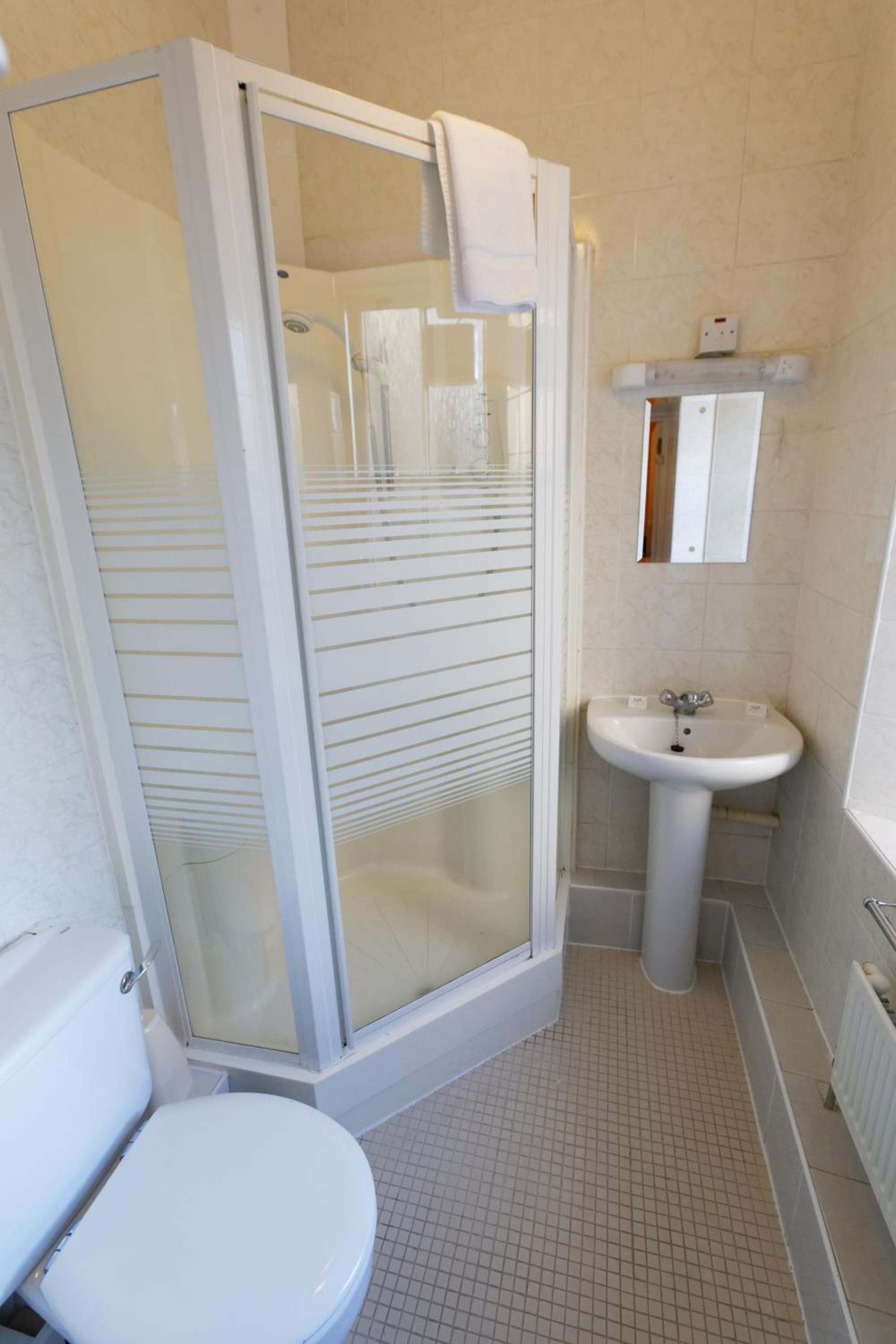 Triple Room with Shared Bathroom - Photo 2