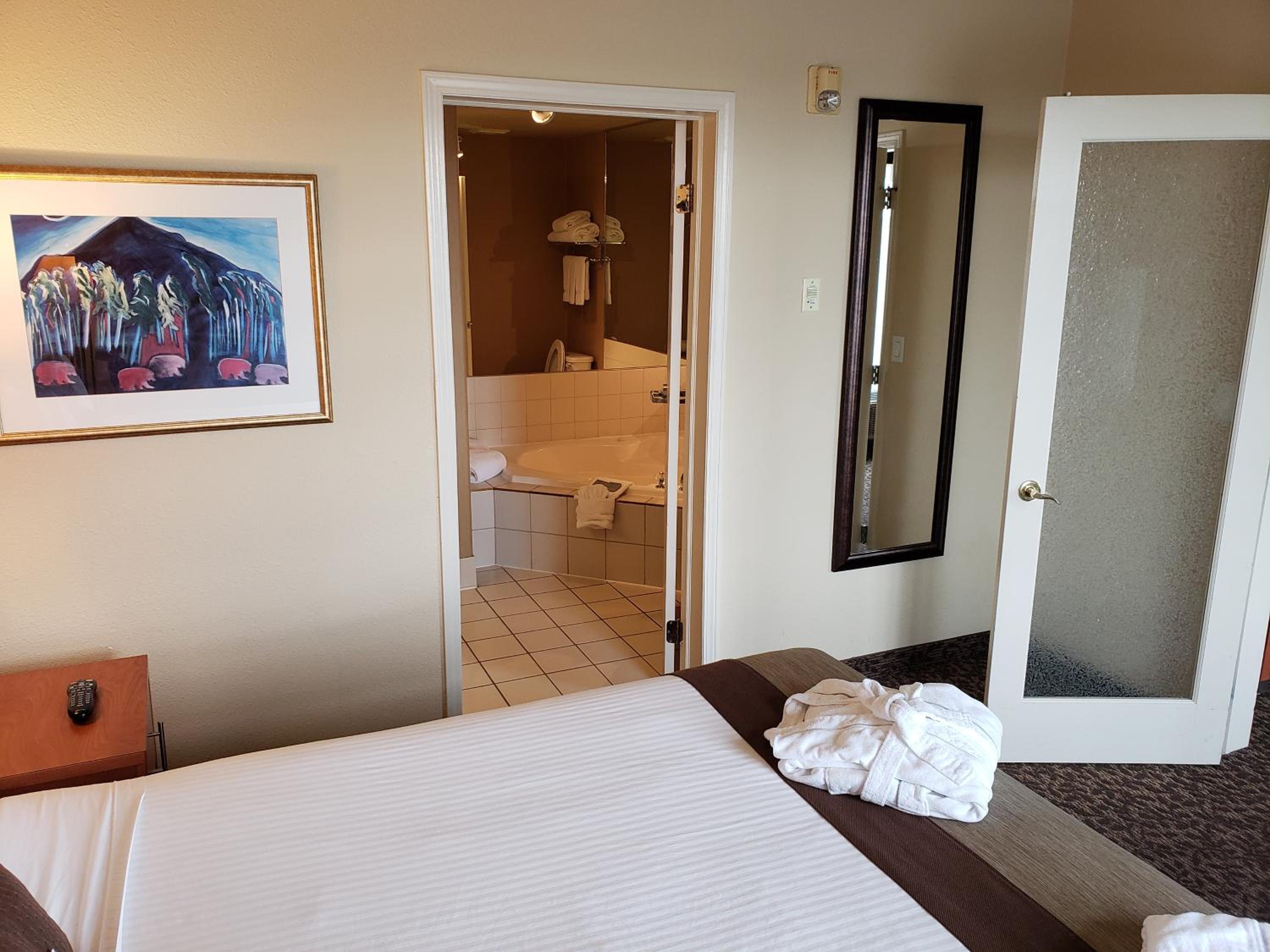 One-Bedroom King Suite Jetted Tub - Non-Smoking - Photo 3