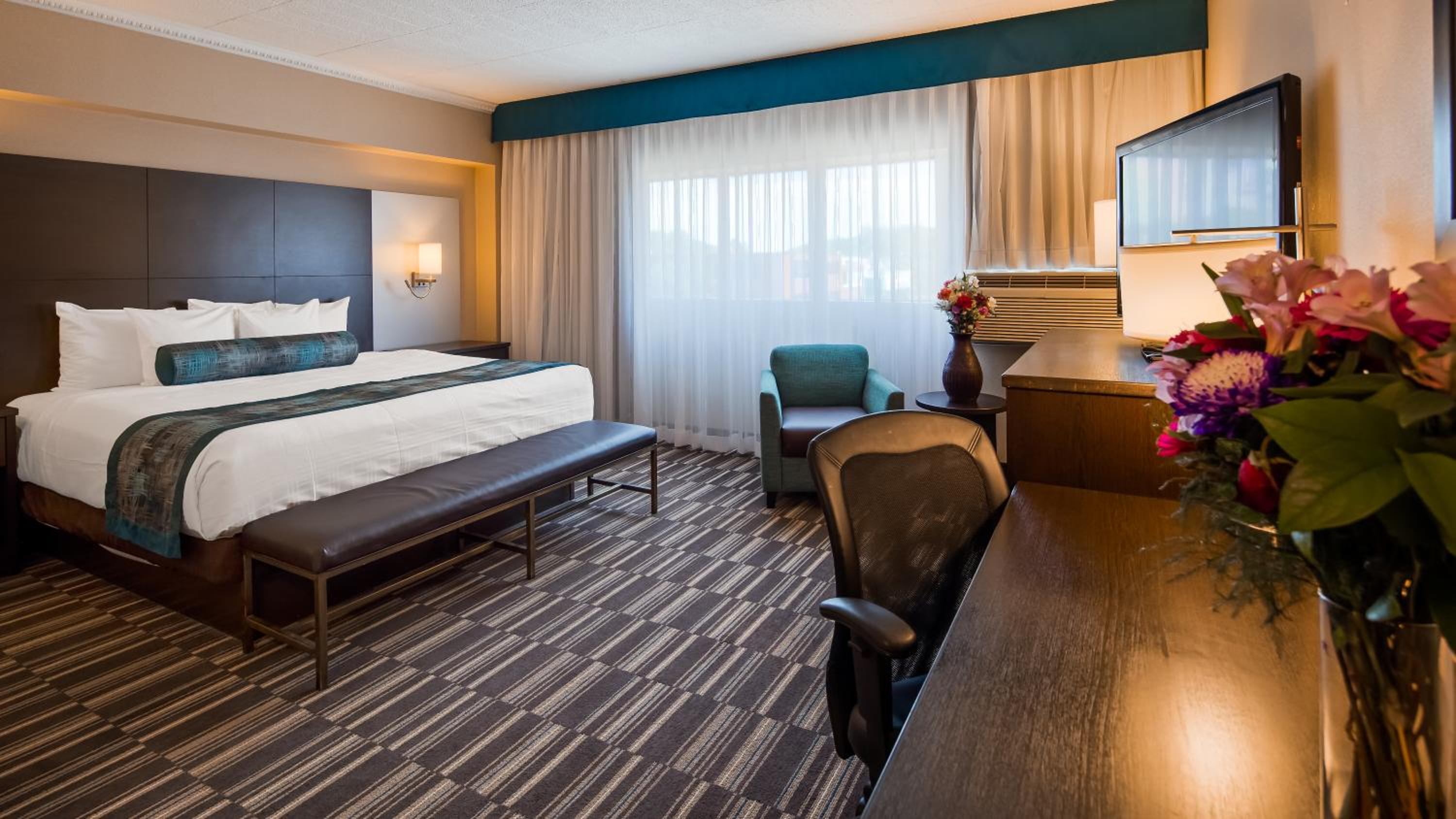 King Room with Jetted Tub - Photo 1