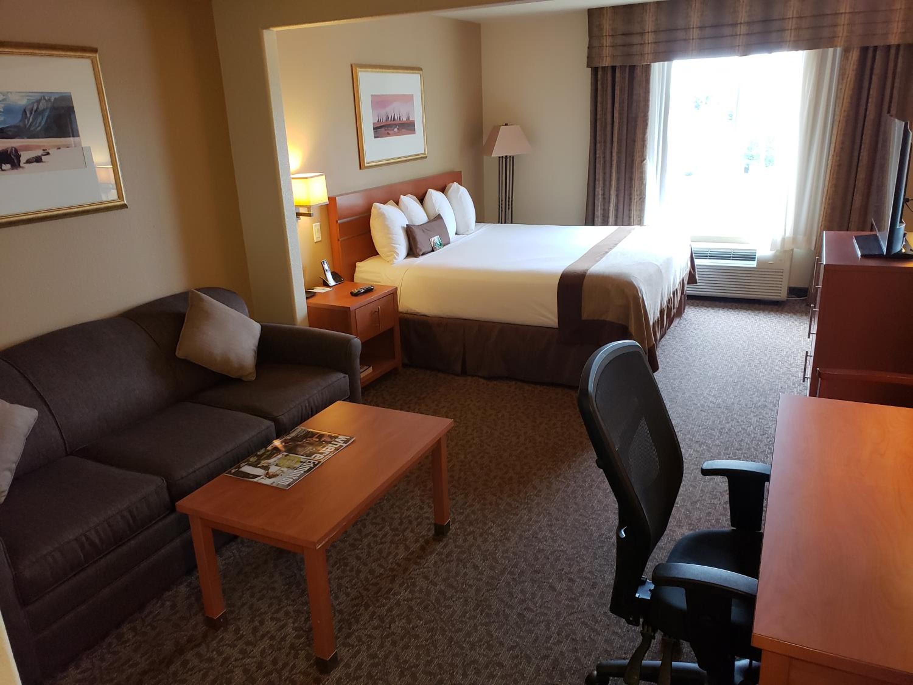 King Room with Sofa Bed - Photo 3