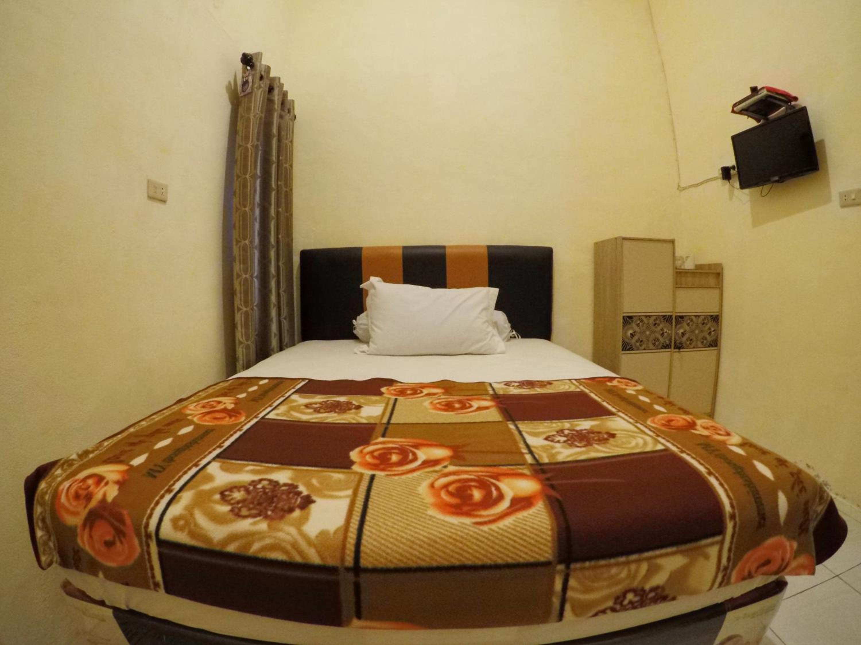 Double Room with Private Bathroom - Photo 2