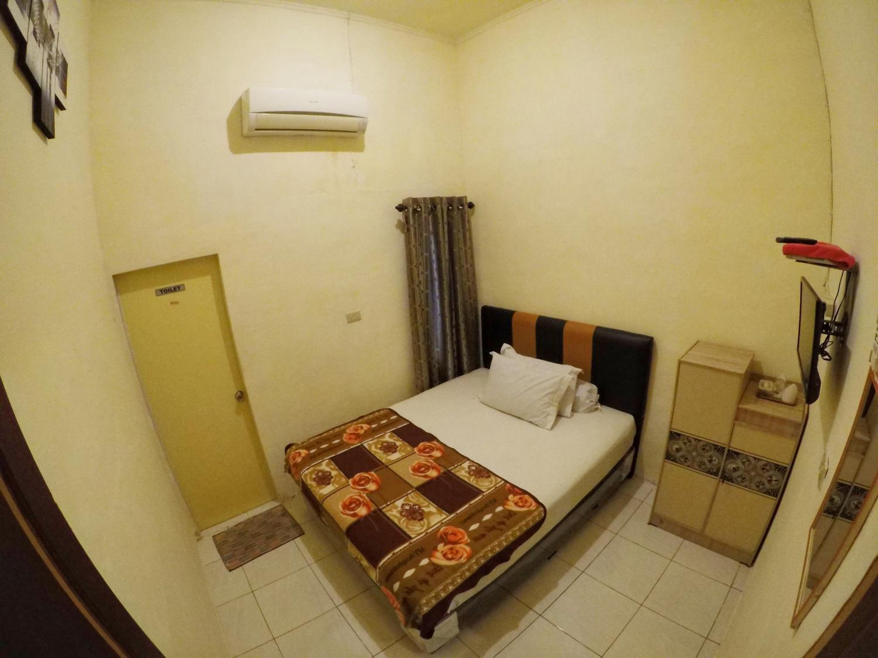 Double Room with Private Bathroom - Photo 12