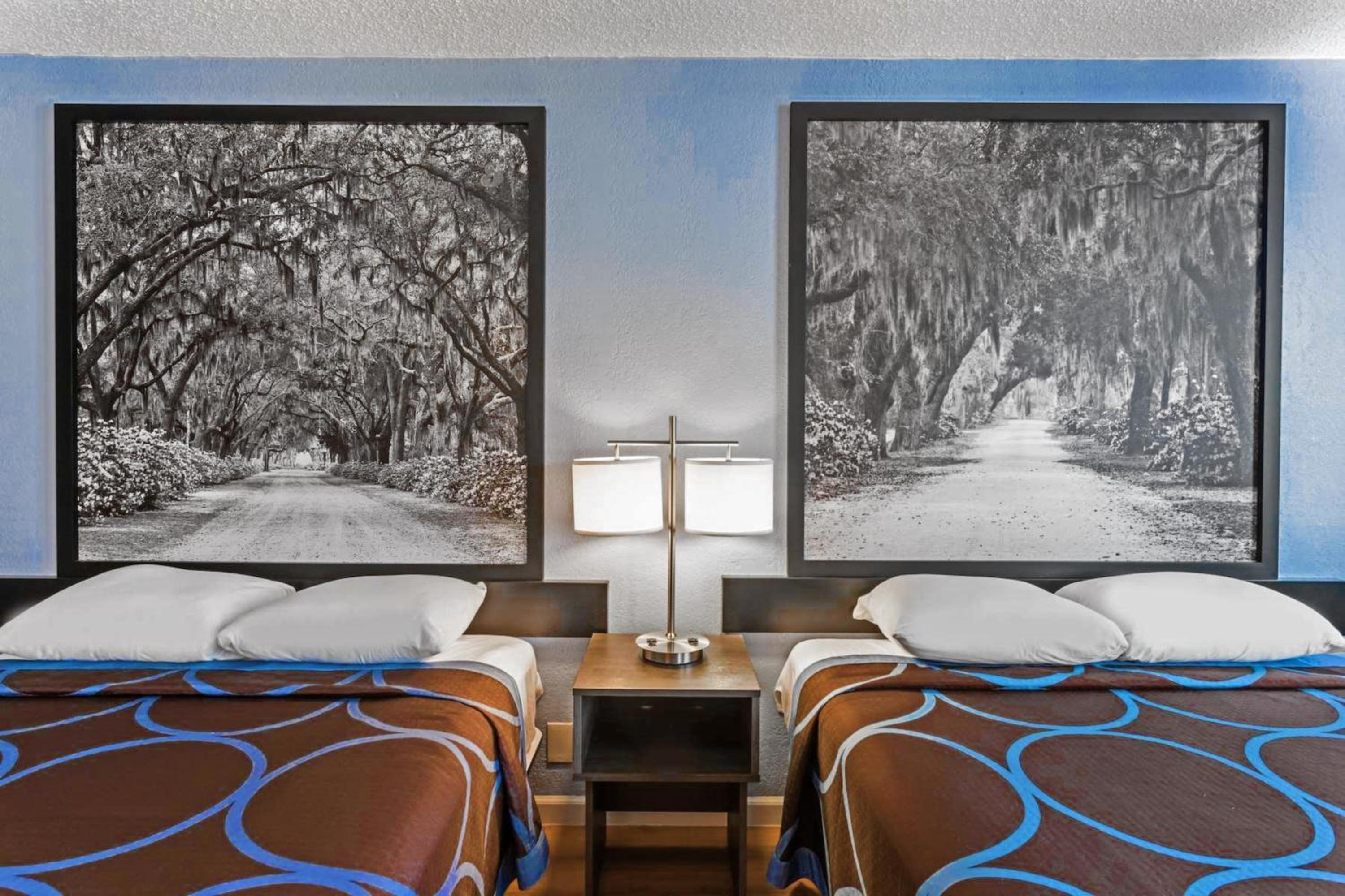 Double Room With Two Double Beds - Smoking photo 2