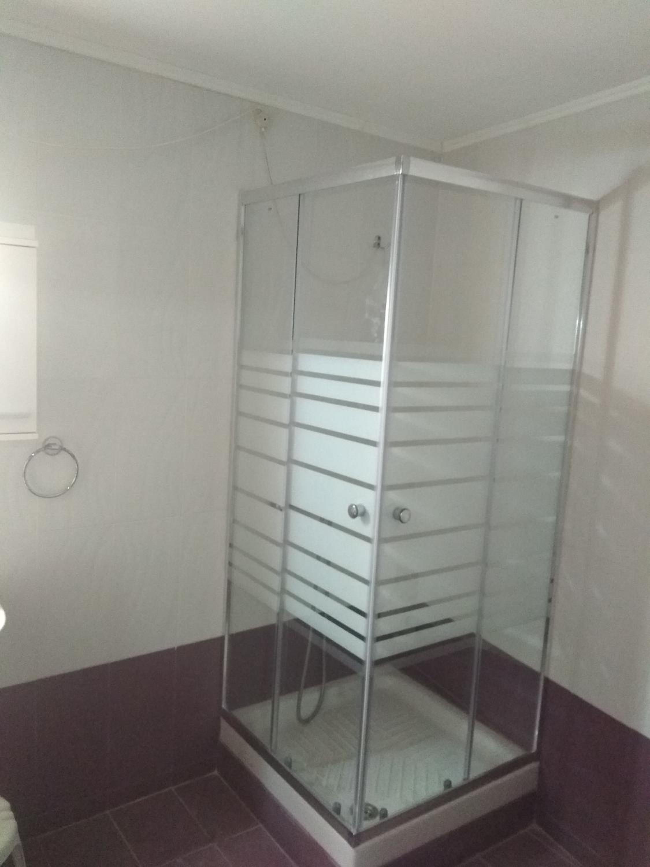 Economy Triple Room - Photo 16