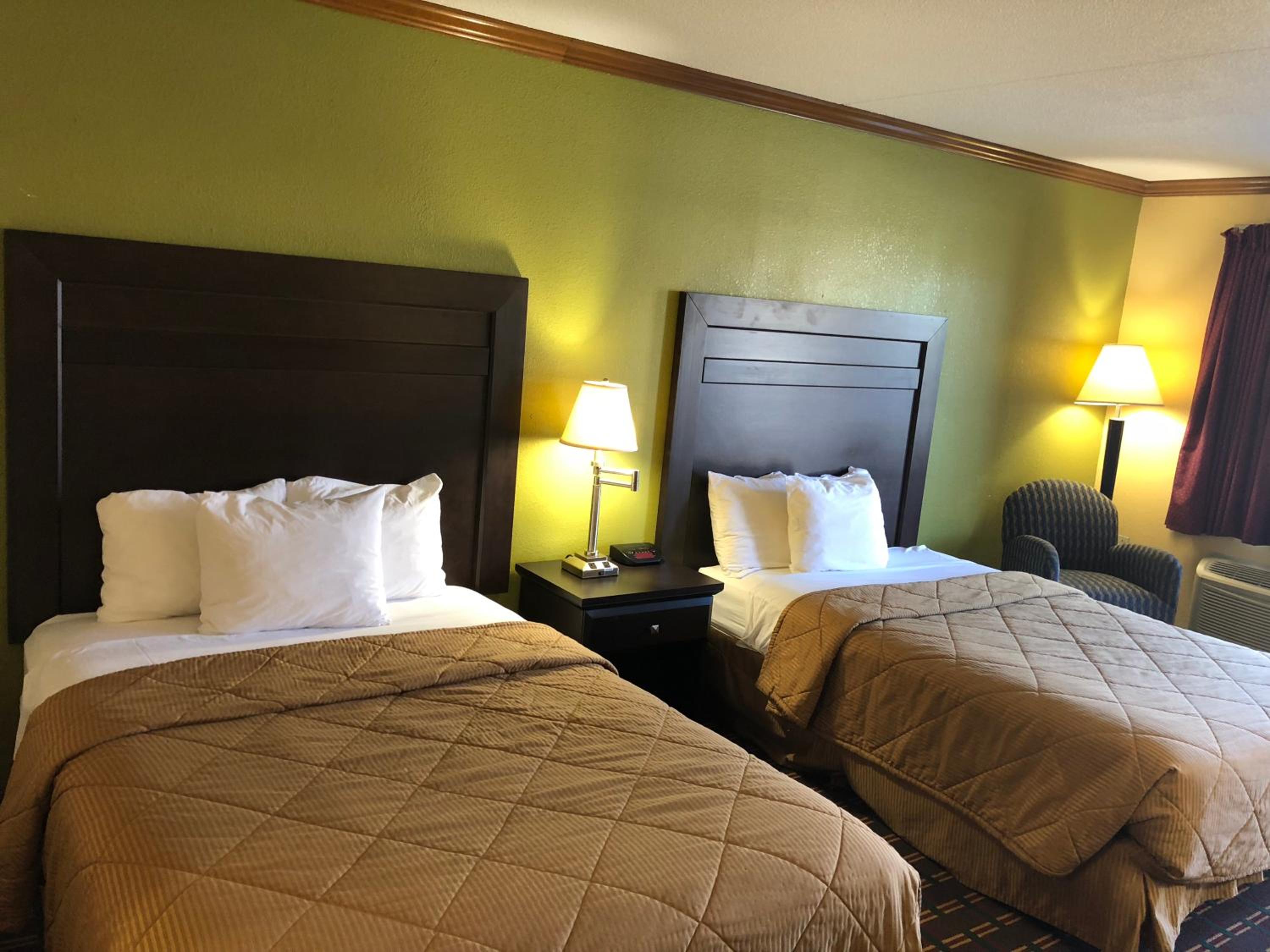 Double Room with Two Double Beds - Smoking - Photo 2
