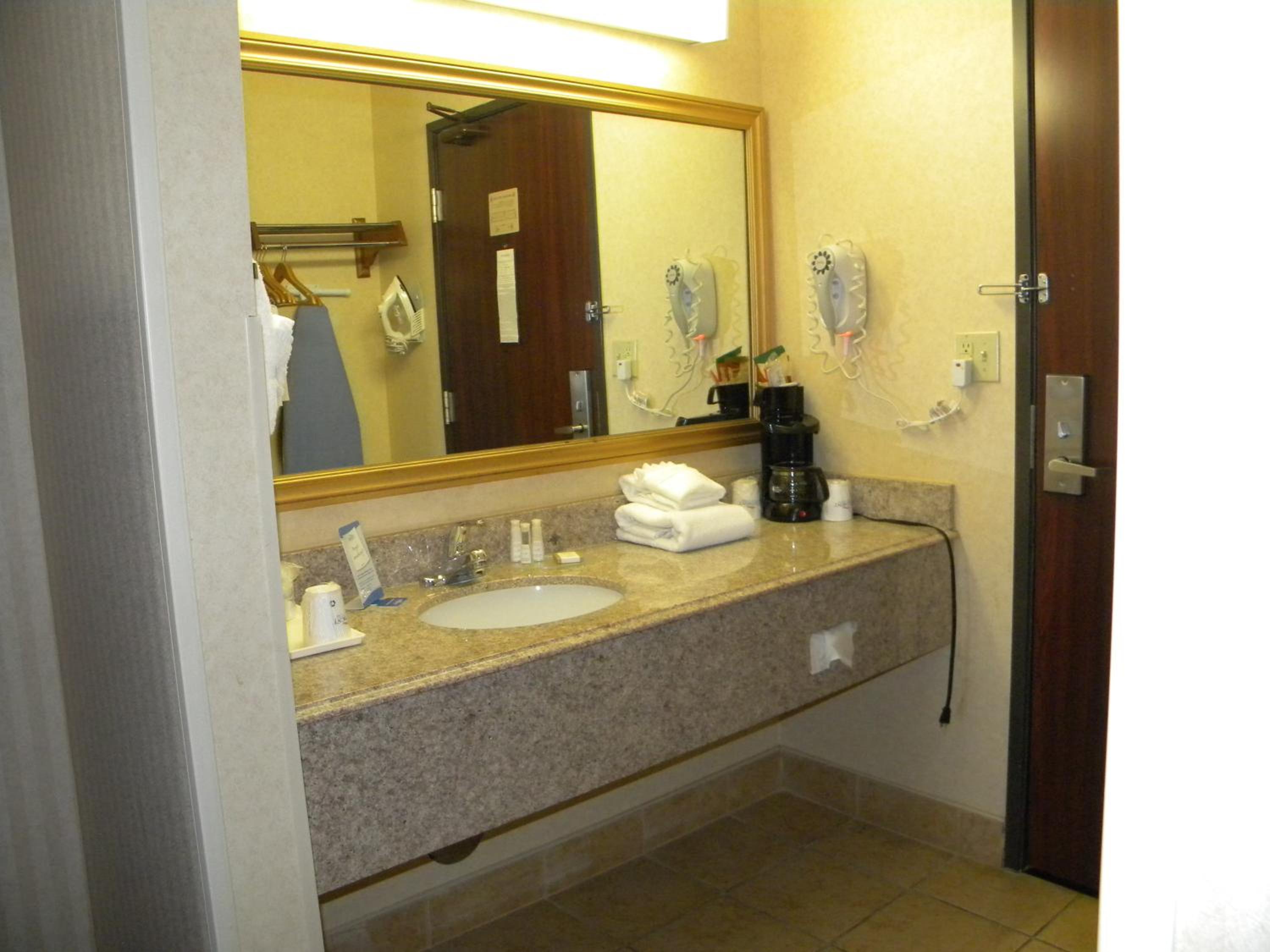 King Room - Non-Smoking - Photo 4