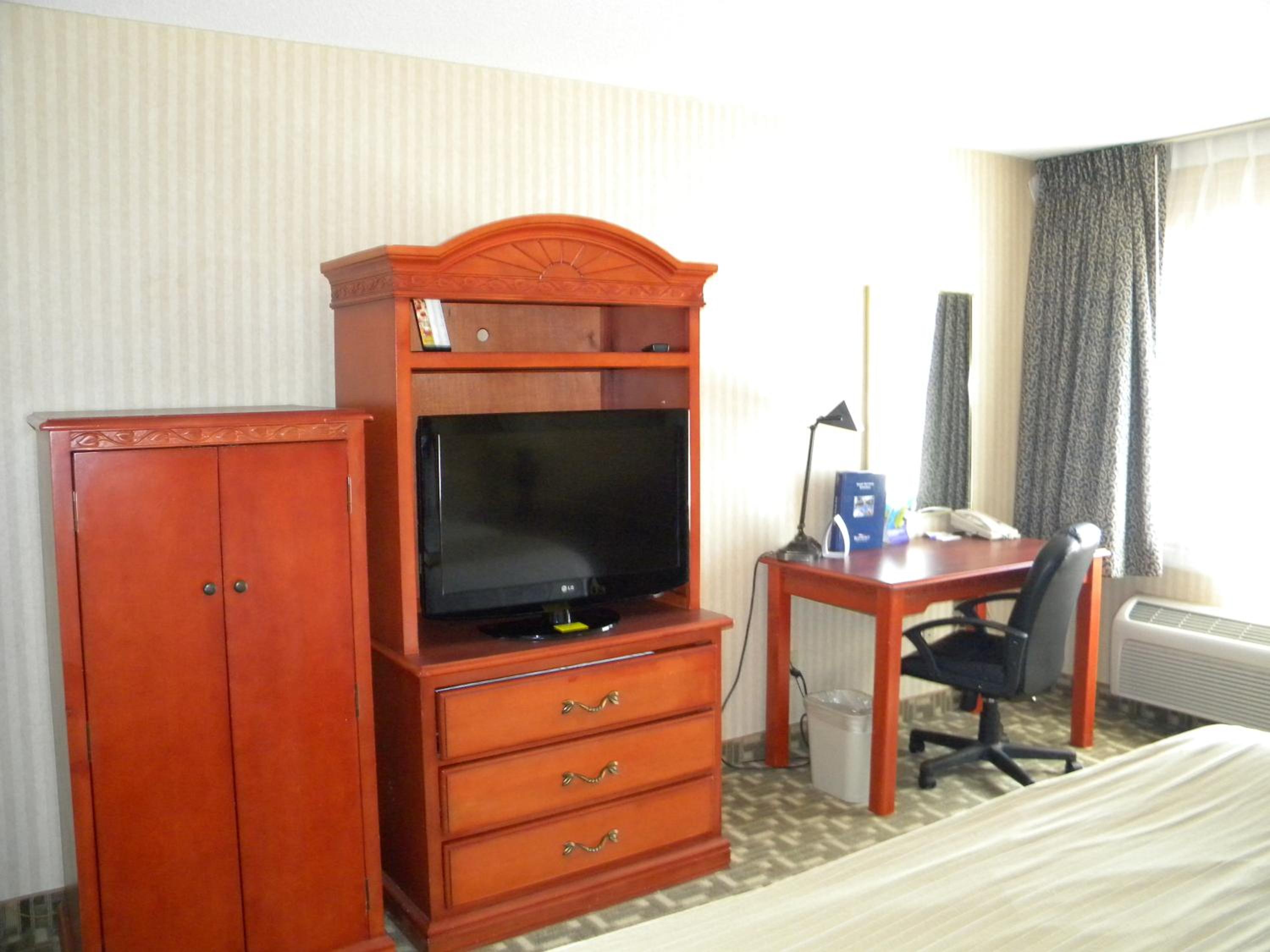 King Room - Non-Smoking - Photo 8