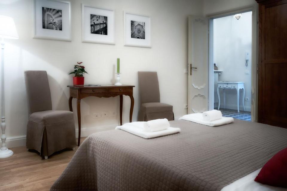 Double Room with External Private Bathroom