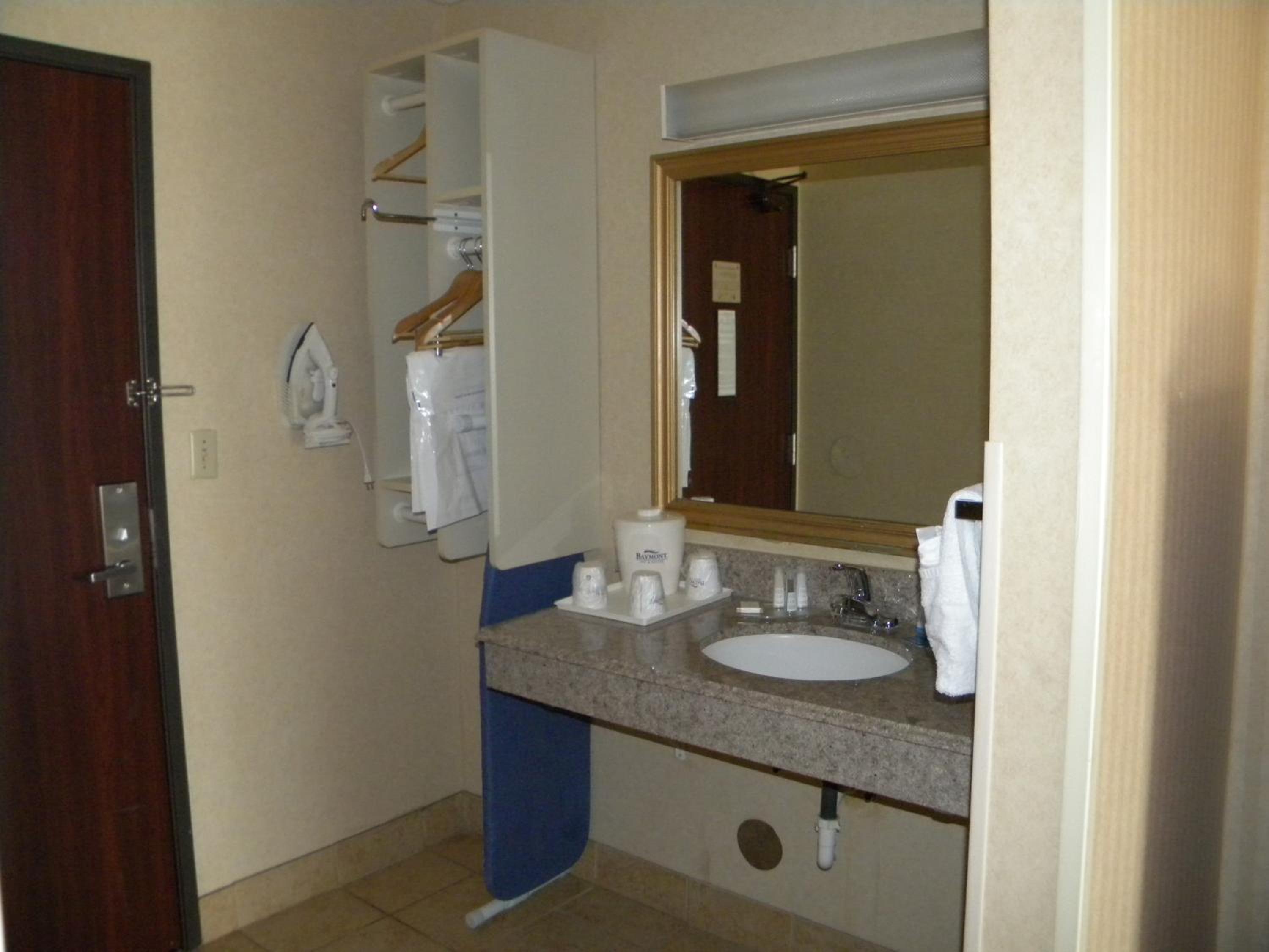 Queen Room - Disability Access/Non-Smoking - Photo 5
