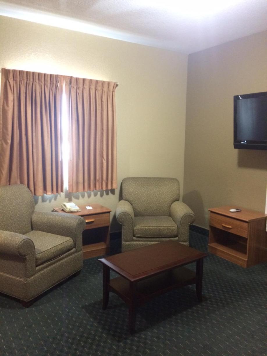 Queen Room photo 1